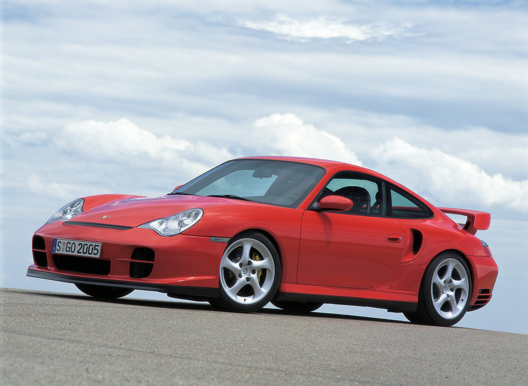 Porsche Of The Day: 2001 Porsche 911 GT2