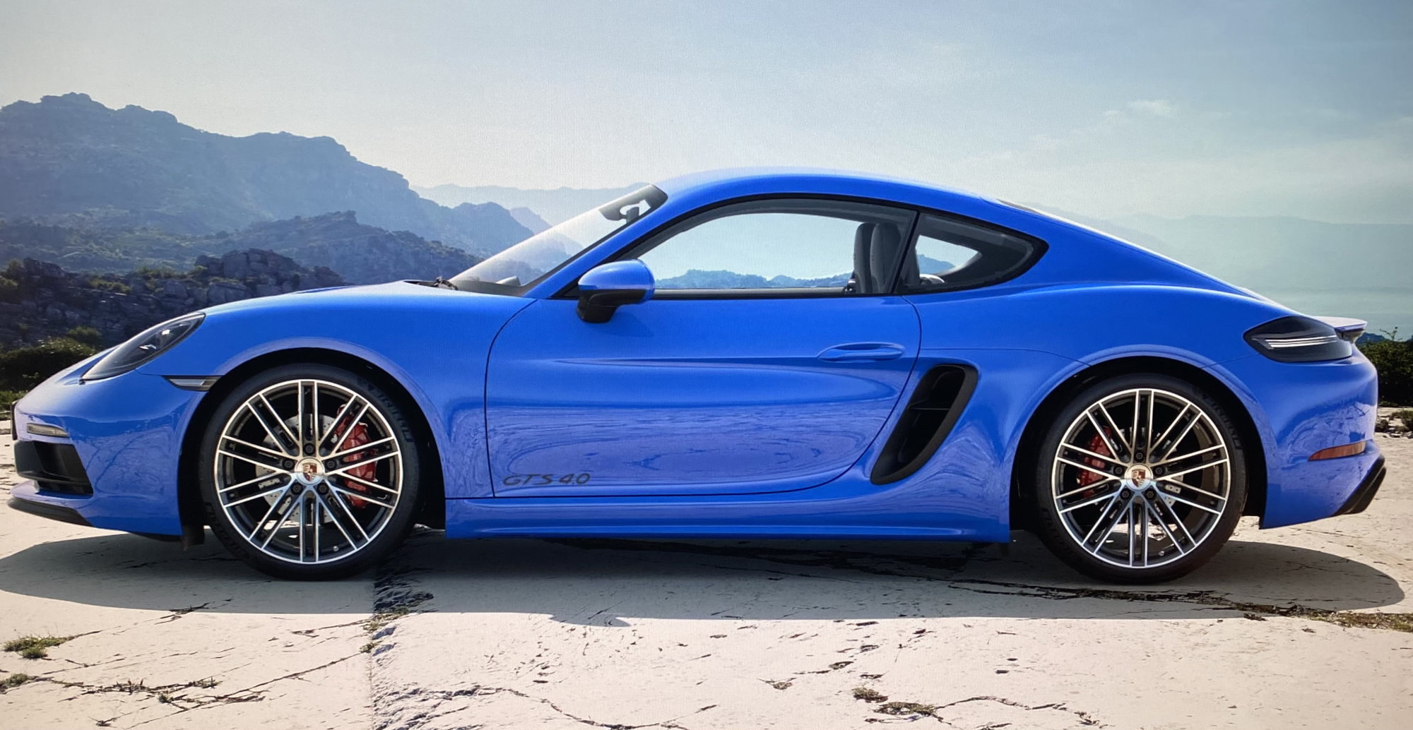 Porsche 718 Cayman GTS 4.0 (2023) – Specifications & Performance