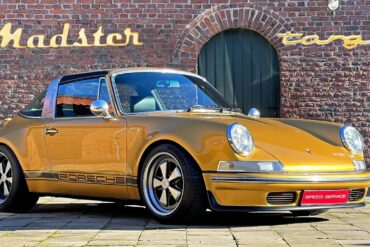 AutoTopNL Reviews A One-Of-One Porsche 964 Targa Restomod