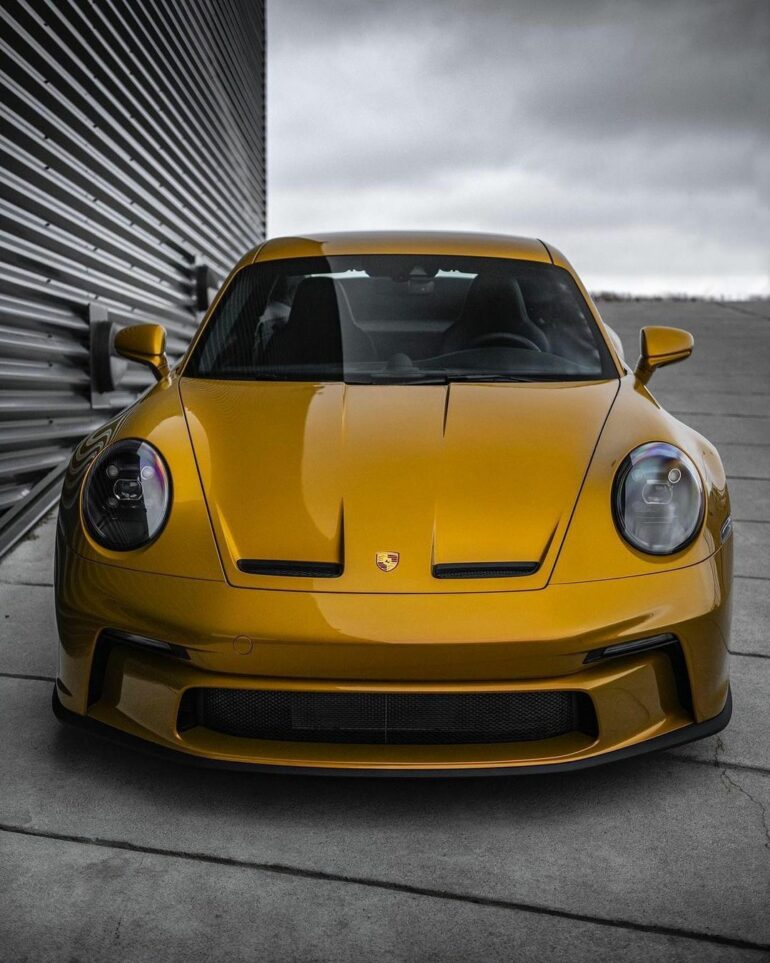 porsche-of-the-day-explosive-gold-chromaflair-porsche-992-gt3-touring