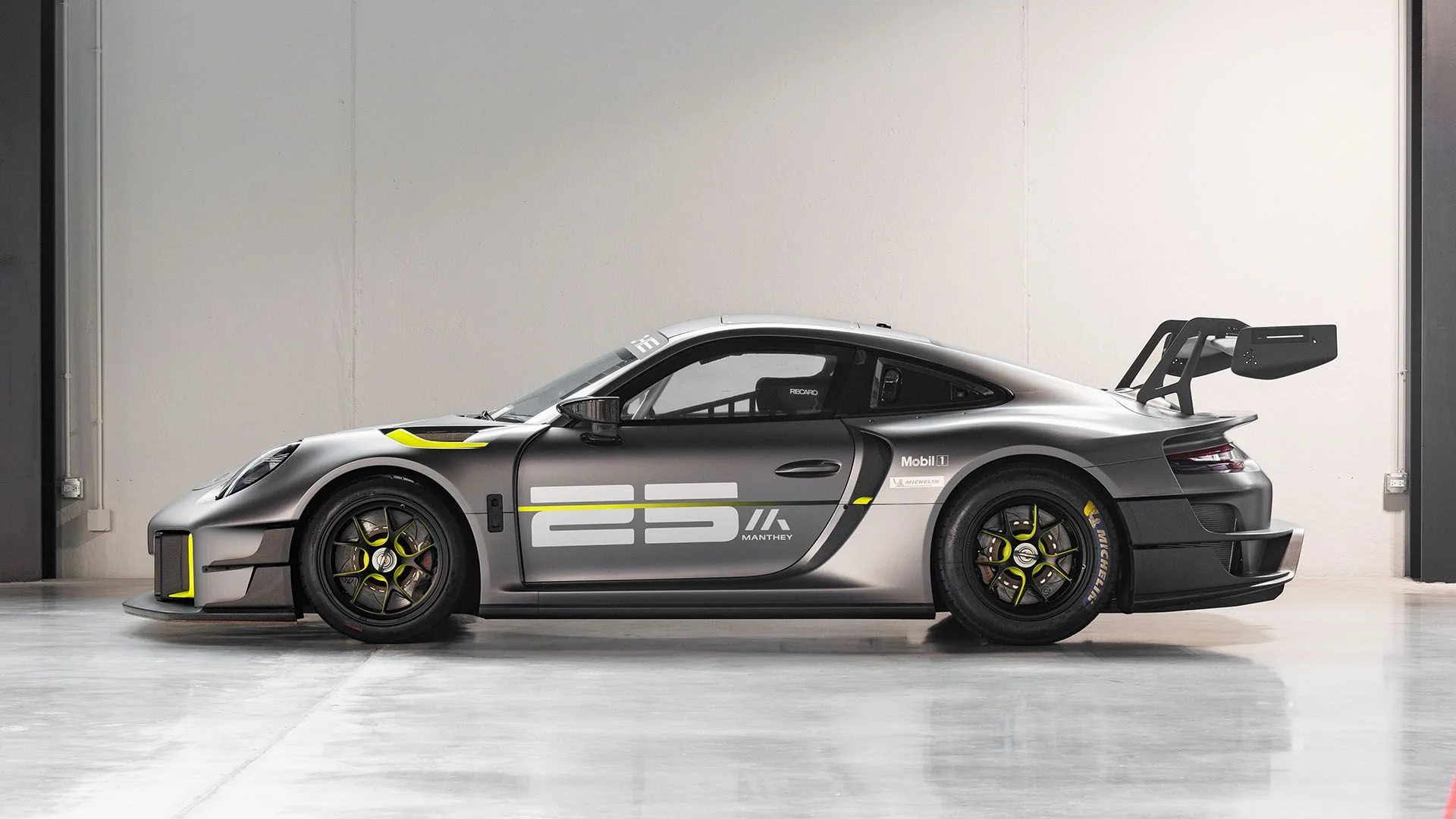 2022 Porsche 911 GT2 RS Clubsport 25 “Manthey Racing”