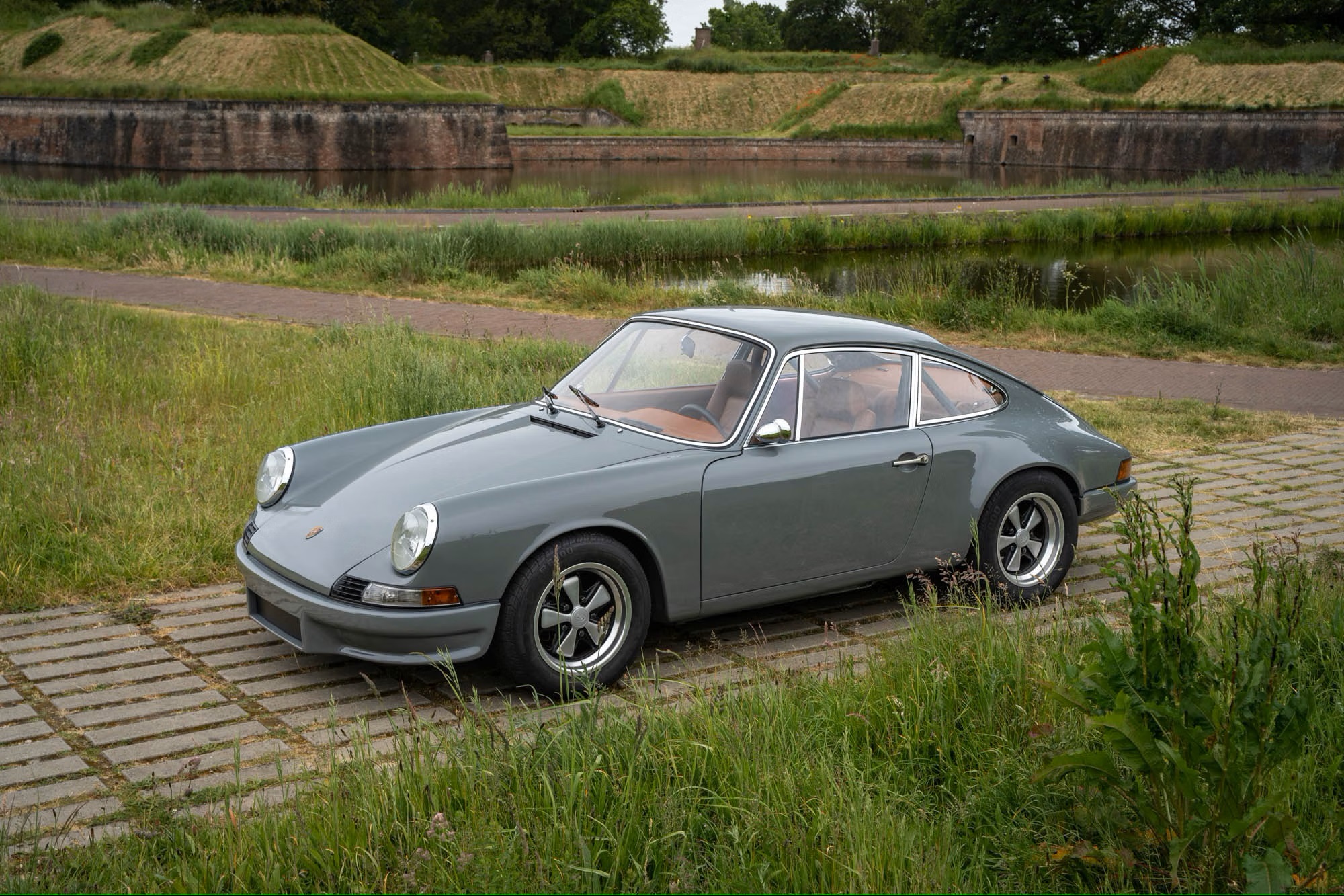 Porsche Of The Day: 1971 Porsche 911 T Lightweight 'Outlaw