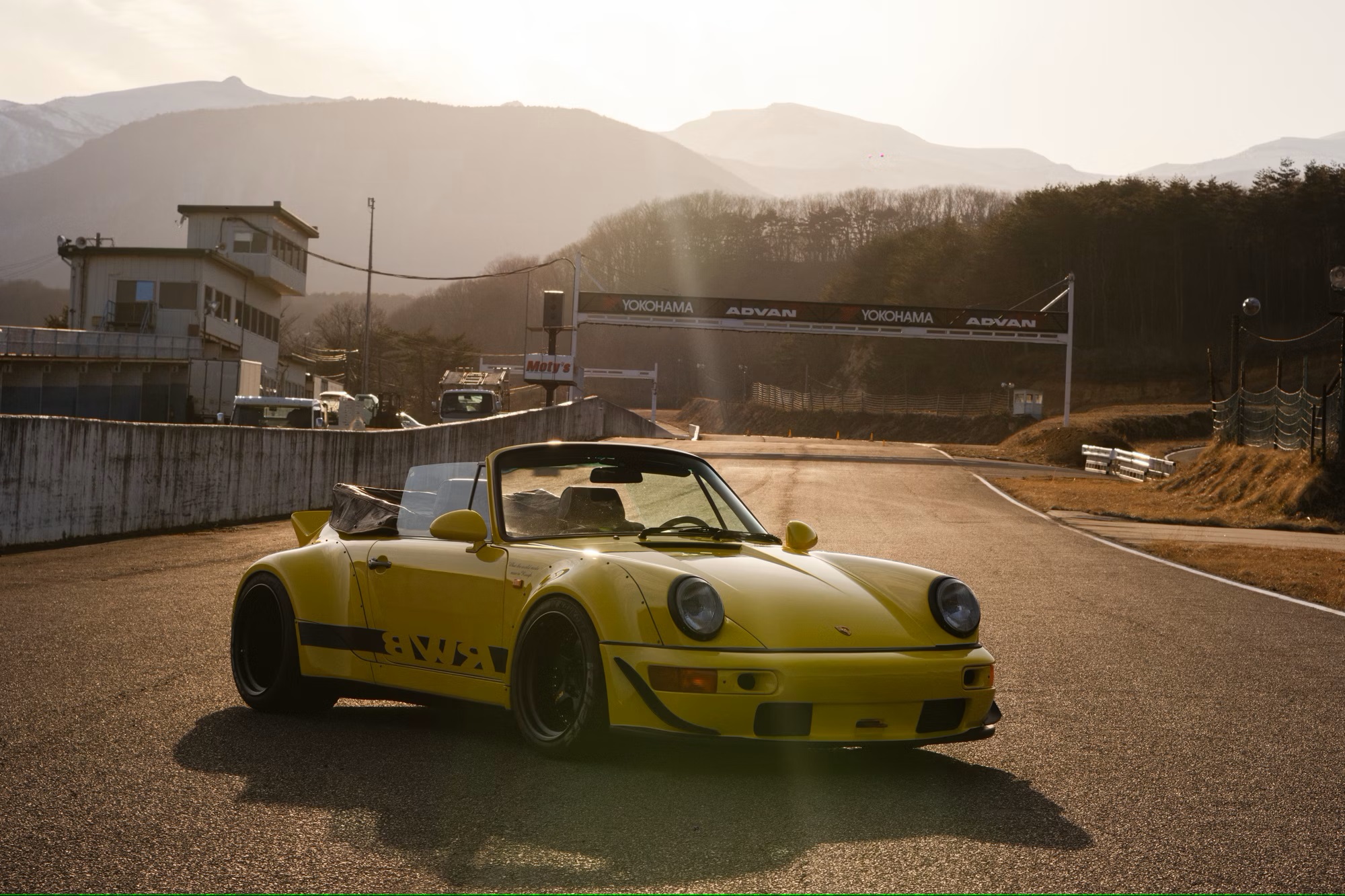 1990 Porsche 911 (964) Carrera 2 Cabriolet - RWB Custom