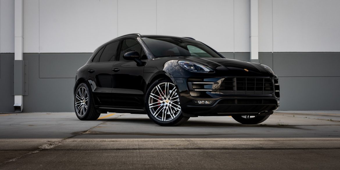 Front view of Flat 6 Motorsports Porsche Macan Turbo