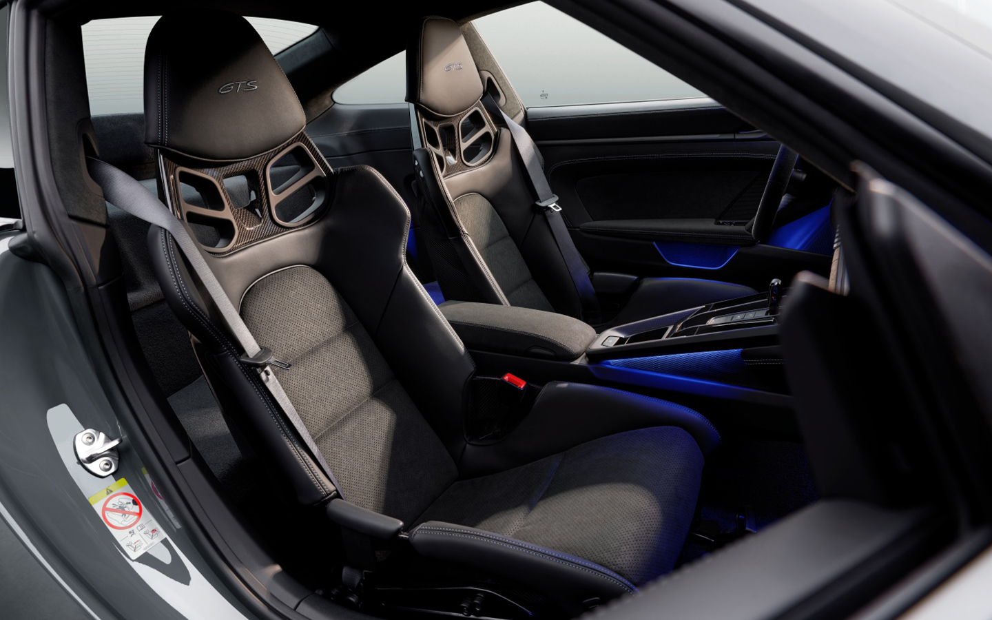 2025 992.2 911 interior (GTS trim)