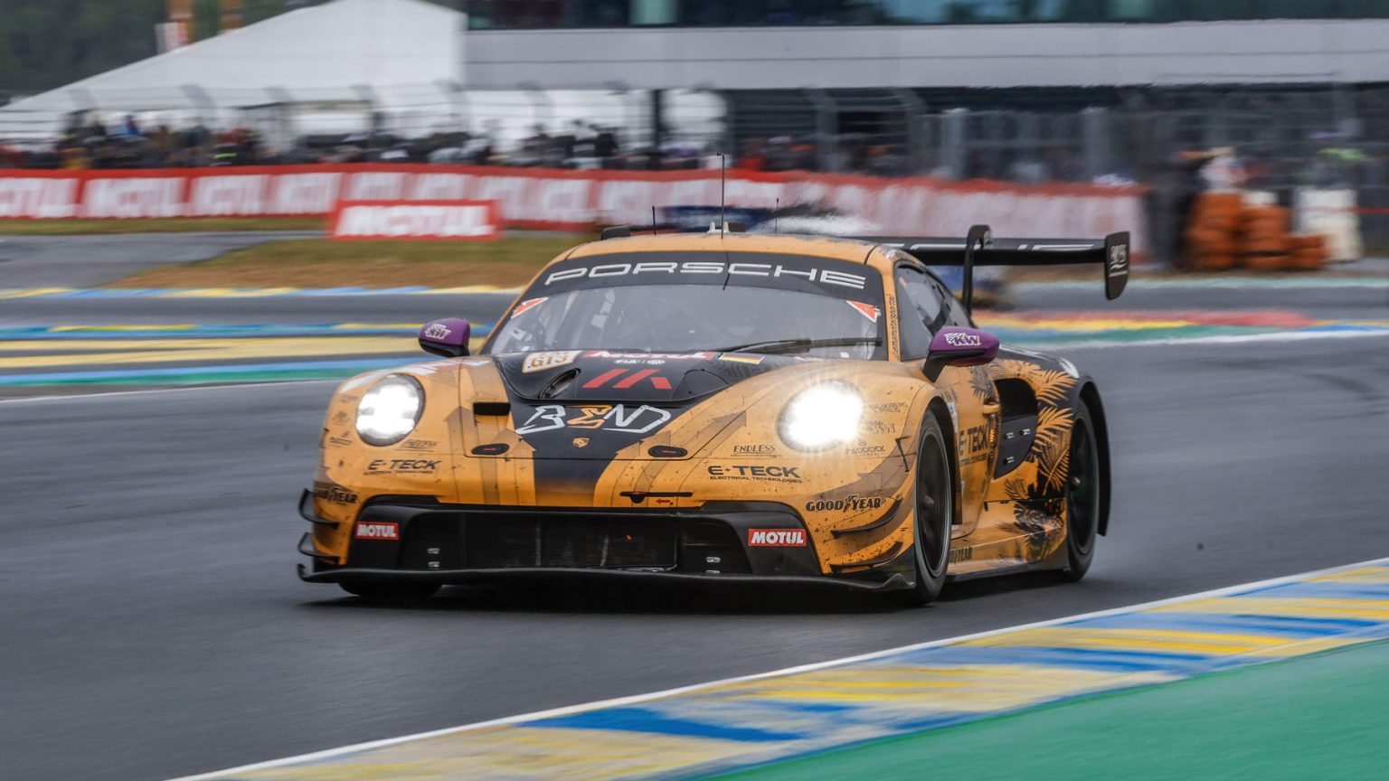 Porsche 911 GT3 R scores class win at Le Mans
