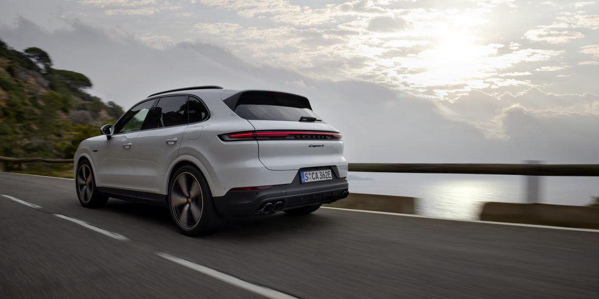 Three-quarter rear view of a 2024 Porsche Cayenne S E-Hybrid