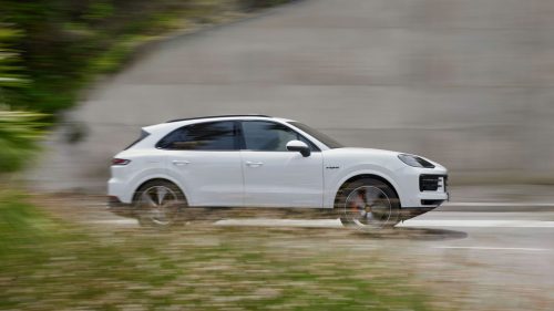 Side view of a 2024 Porsche Cayenne E-Hybrid