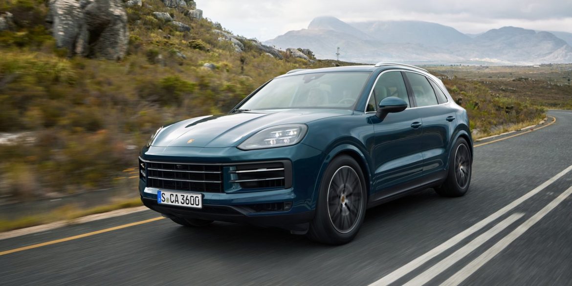 Three-quarter side view of a 2024 blue Porsche Cayenne