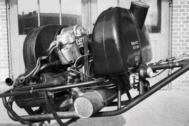 Volkswagen engine with top-mounted roots-type compressor for the Porsche Type 170