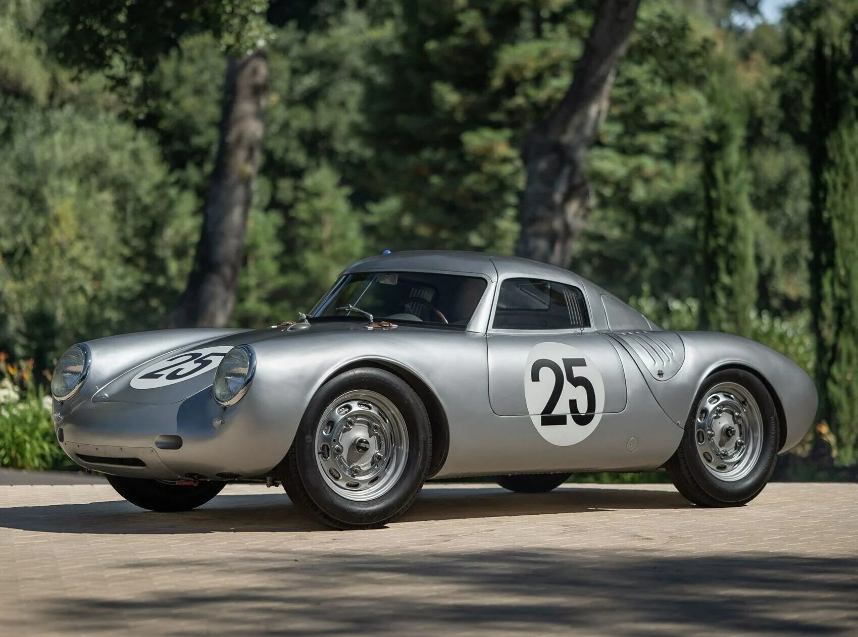 The Porsche 550A was not a cosmetic evolution — it was a structural refinement. Introduced with a tubular spaceframe chassis replacing the earlier ladder-type structure, rigidity increased while overall weight remained tightly controlled at roughly 530 kilograms. Power continued to come from the Type 547 four-cam flat-four, now pushing toward 135 horsepower at over 7,000 RPM in competition trim. The result was improved torsional stiffness, sharper response, and greater durability under sustained racing loads. If the original 550 proved the concept, the 550A optimized it.