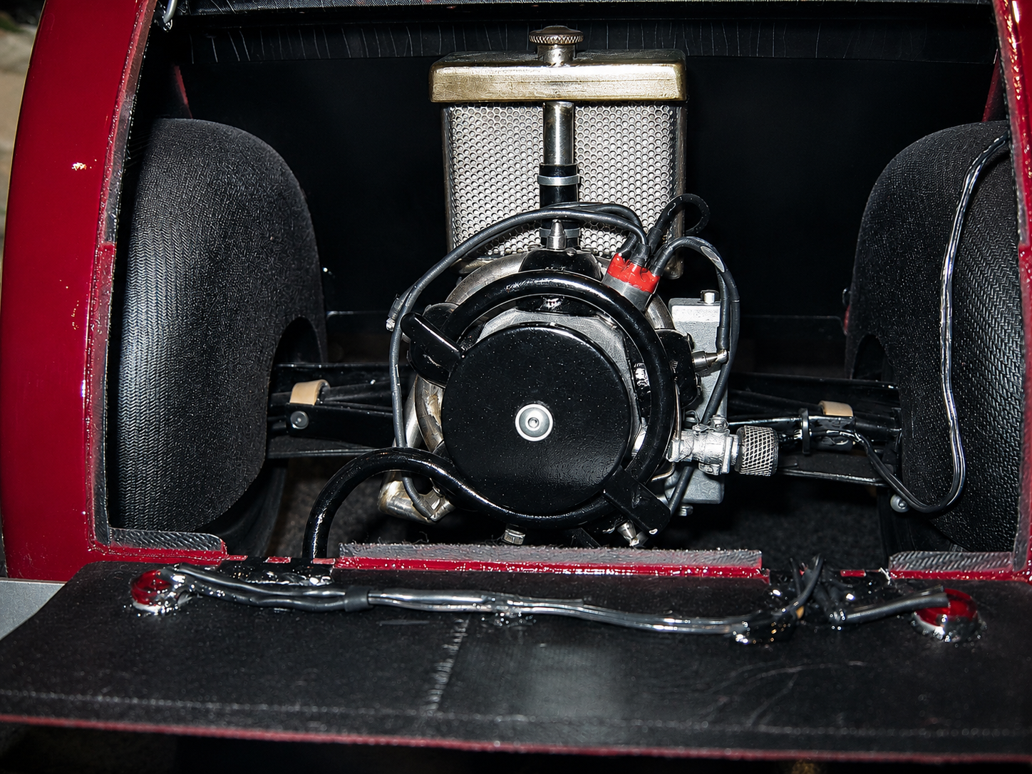 The Type 12 used an unusual rear-mounted, water-cooled 1.2-liter five-cylinder radial engine developed by Zündapp, producing approximately 26 horsepower. Although Ferdinand Porsche preferred a horizontally opposed engine, the compact radial powerplant supported the prototype’s rear-engine layout—an important architectural step toward the later Volkswagen Beetle.