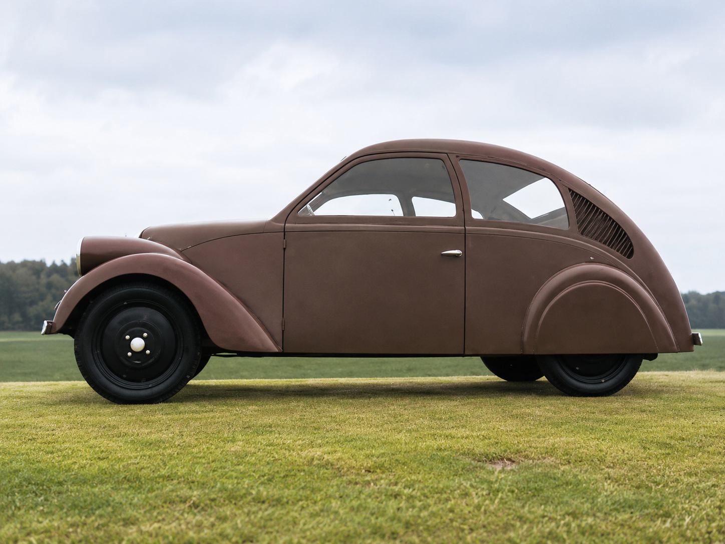Only three Type 12 prototypes were constructed—two enclosed sedans and one convertible—but Zündapp abandoned plans for series production as the Depression deepened and the investment required became increasingly difficult to justify. None of the original cars survived the Second World War; the example pictured is a carefully reconstructed replica displayed in Nuremberg. Despite its short life, the program established the streamlined body, rear-engine layout and compact “people’s car” philosophy that Porsche would revisit in the Type 32 and, ultimately, the Volkswagen Beetle.