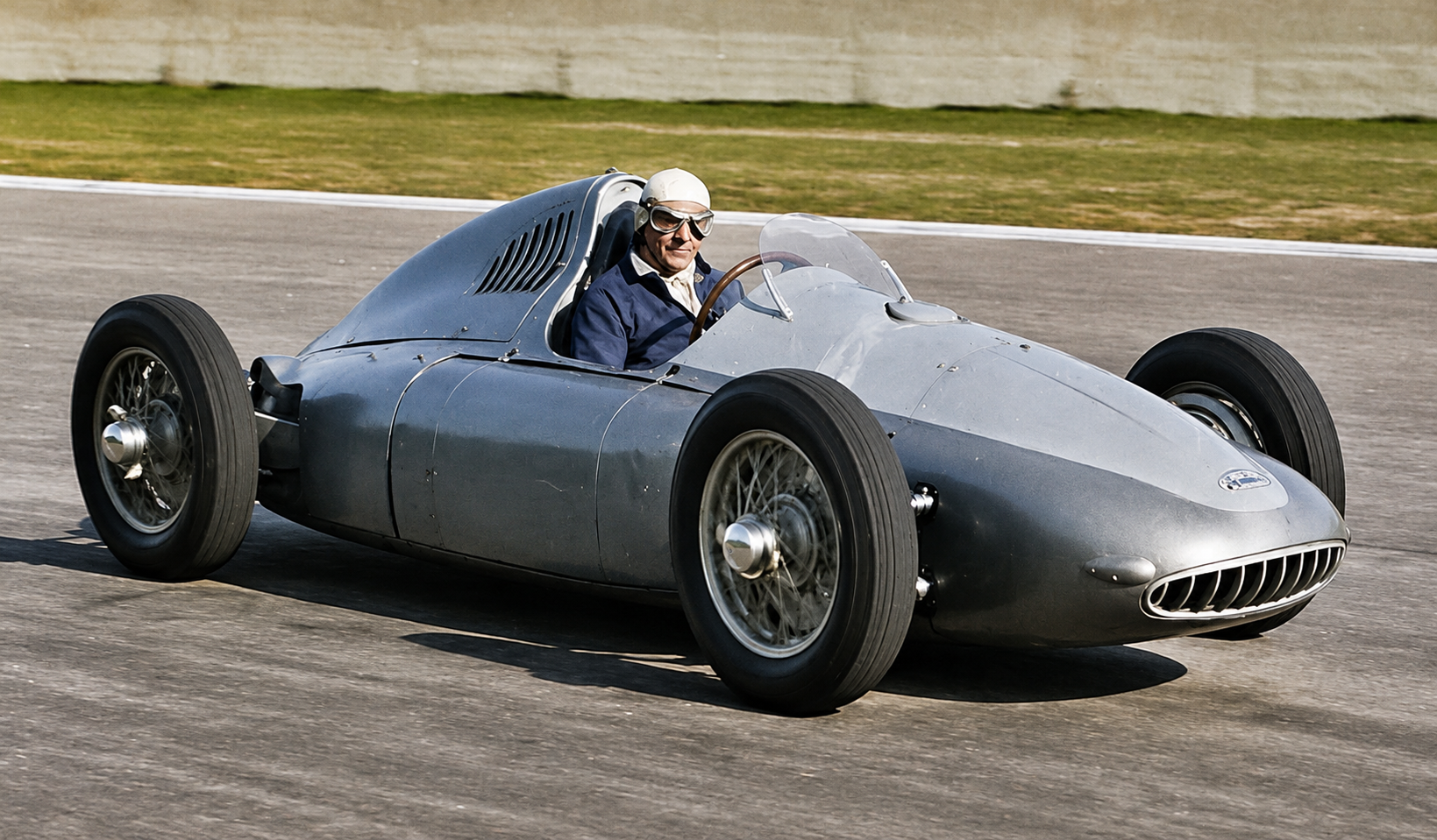 The Cisitalia Type 360 emerged from one of the most consequential commissions of Porsche’s early postwar history. Conceived for Piero Dusio’s ambitious Grand Prix program, the car gave Ferry Porsche and the Gmünd engineering team an opportunity to prove that the organization could still produce extraordinary machinery despite Ferdinand Porsche’s absence and Europe’s shattered industrial conditions. Sleek, compact, and unmistakably purposeful, the Type 360 represented a return to advanced racing design at the precise moment the Porsche family needed both technical credibility and meaningful paid work.
