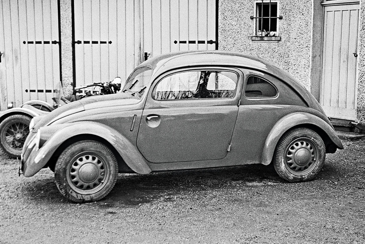 The W30 prototype series represented one of the most important development stages in the creation of Porsche’s Type 60 Volkswagen. Built in 1937 by Daimler-Benz for Porsche’s office, the thirty-car W30 fleet was subjected to an extensive endurance program that logged roughly 1.5 million test kilometers under day-and-night driving conditions. Engineers used the cars to evaluate durability, cooling, lubrication, suspension behavior, and overall roadworthiness across a wide range of surfaces, speeds, and weather conditions. Far from being simple showpieces, the W30 prototypes were working test vehicles that helped turn the Volkswagen from an experimental idea into a car capable of mass production.
