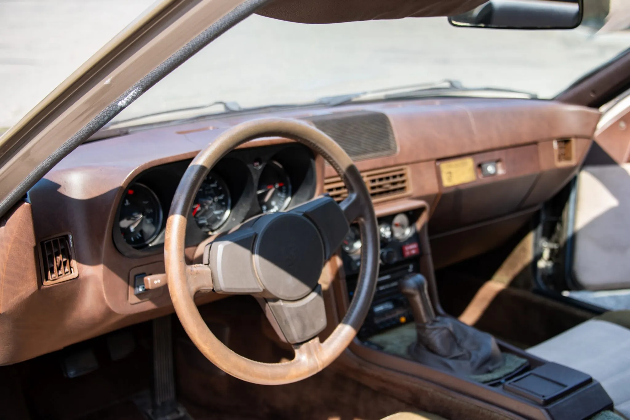 Load larger image of 1981 Porsche 924 Weissach Commemorative Edition - Stuttcars Classified