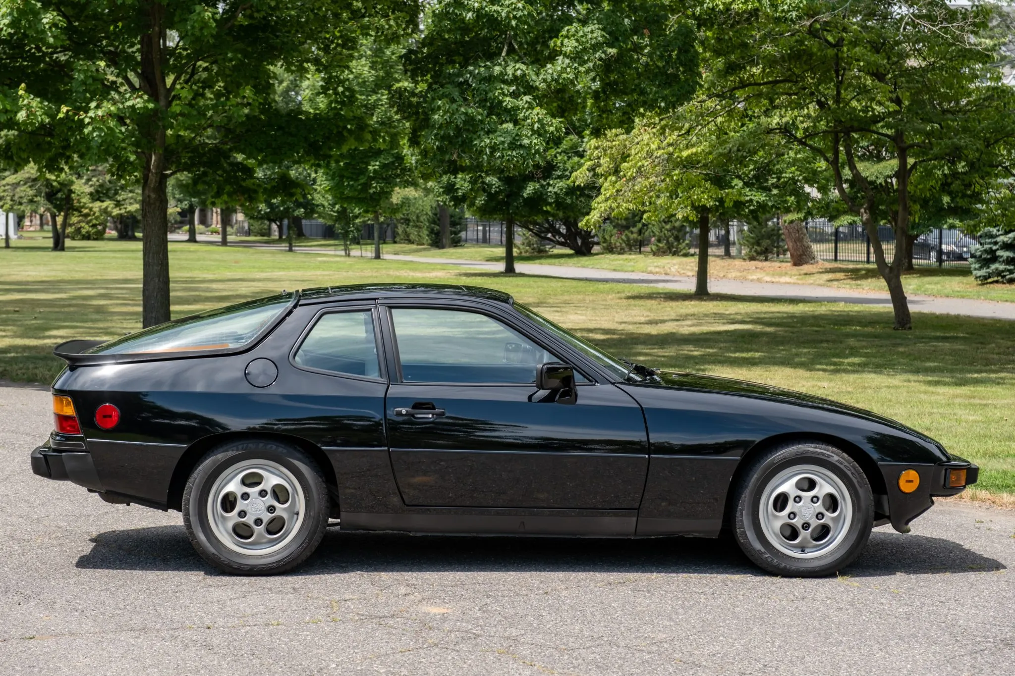 Load larger image of 1987 Porsche 924S - Stuttcars Classified
