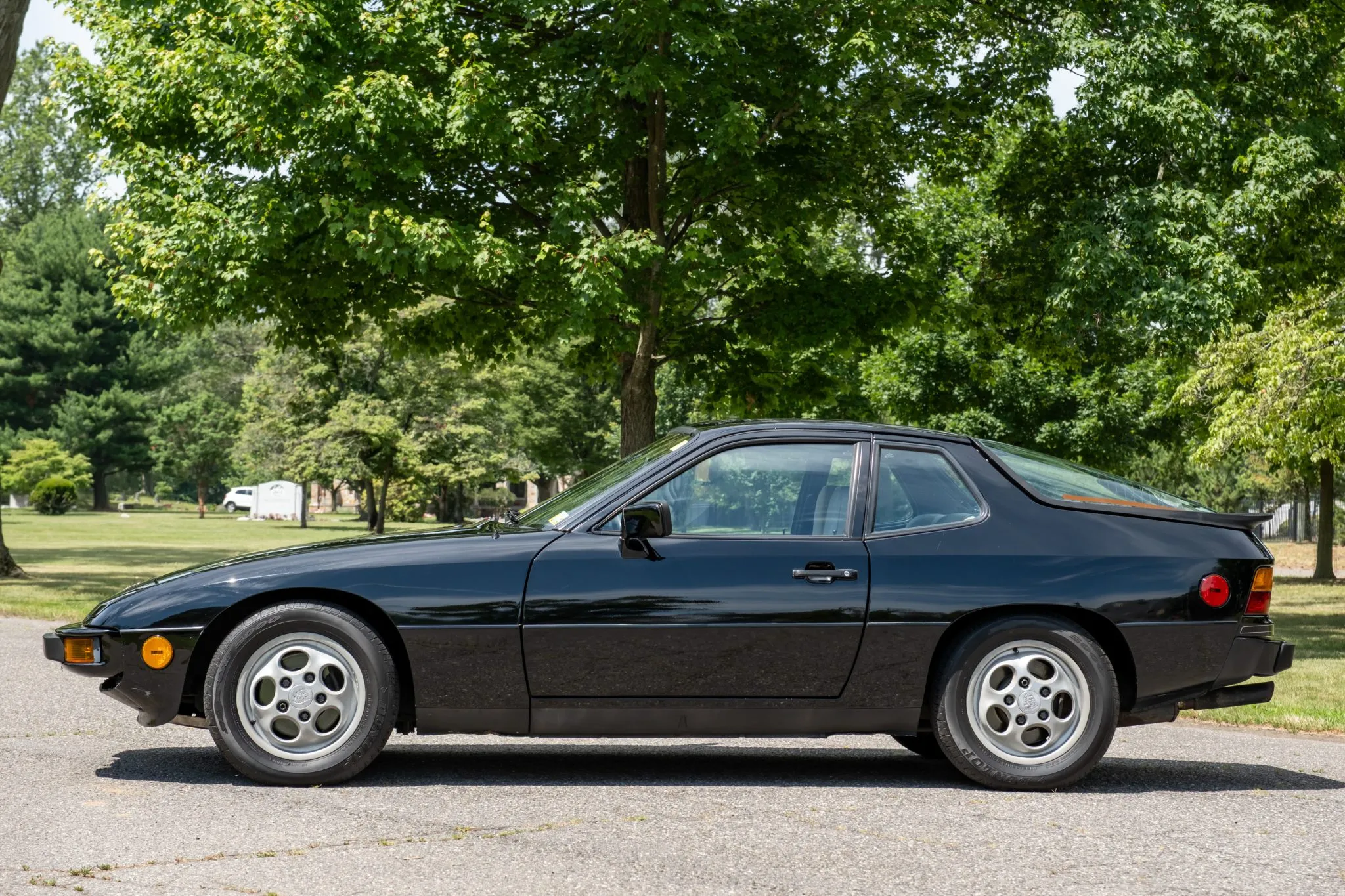 Load larger image of 1987 Porsche 924S - Stuttcars Classified