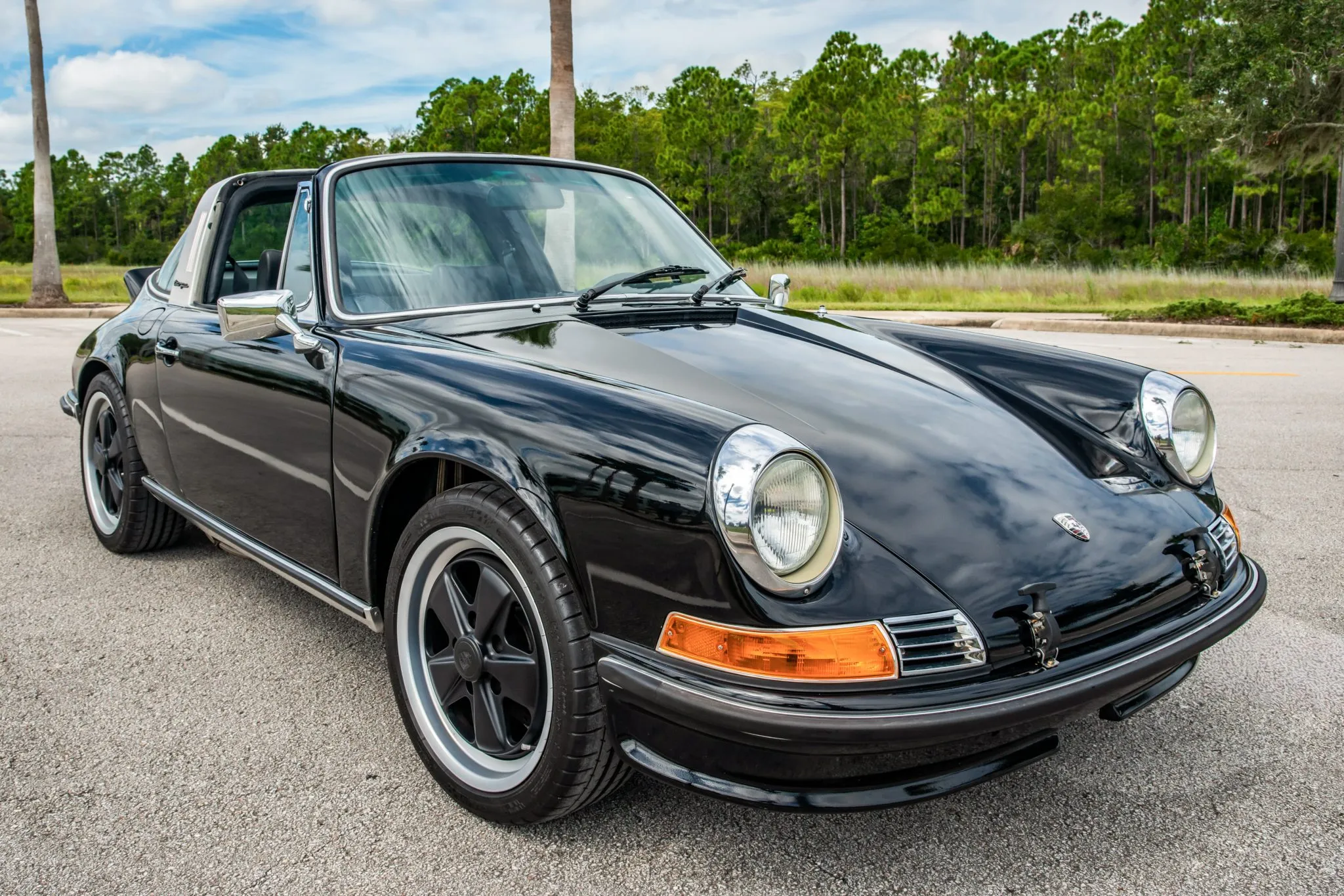 Load larger image of 3.2L-Powered 1972 Porsche 911T Targa - Stuttcars Classified