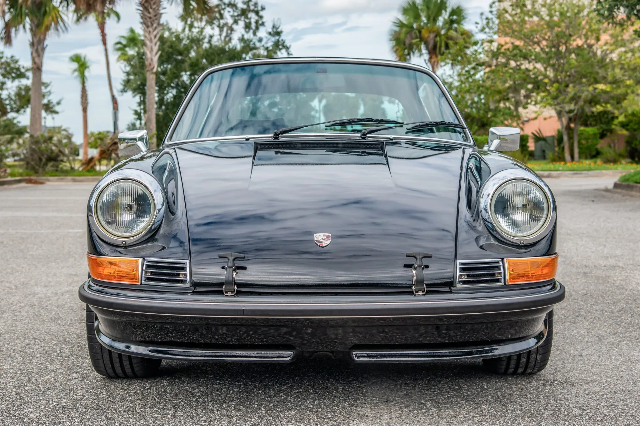 Load larger image of 3.2L-Powered 1972 Porsche 911T Targa - Stuttcars Classified