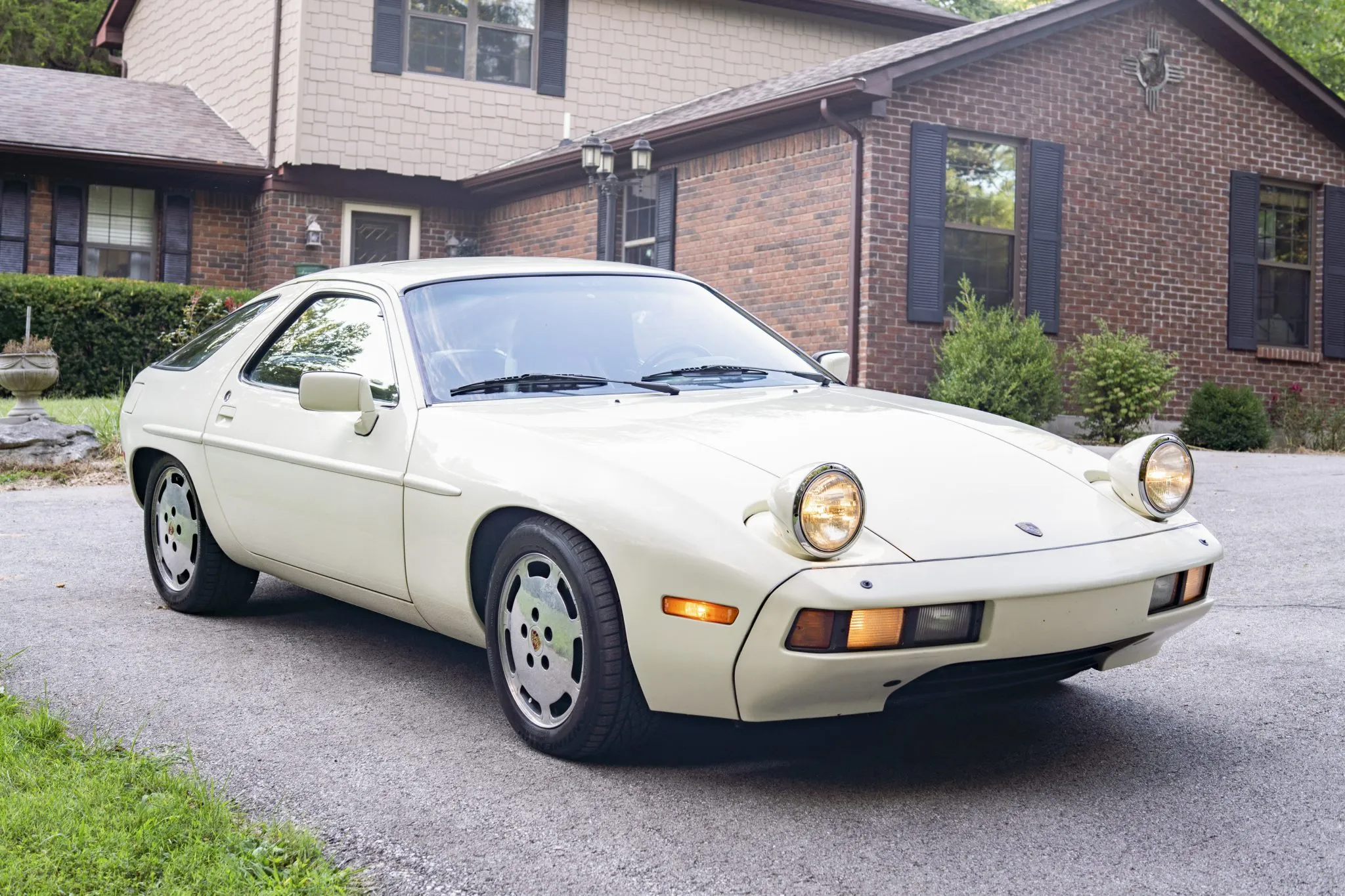 Load larger image of 1981 Porsche 928 - Stuttcars Classified