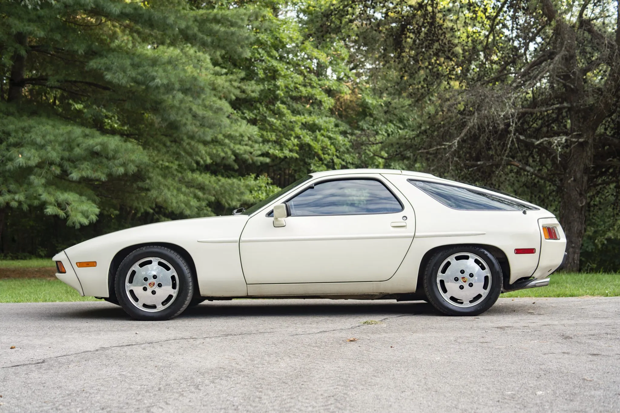 Load larger image of 1981 Porsche 928 - Stuttcars Classified