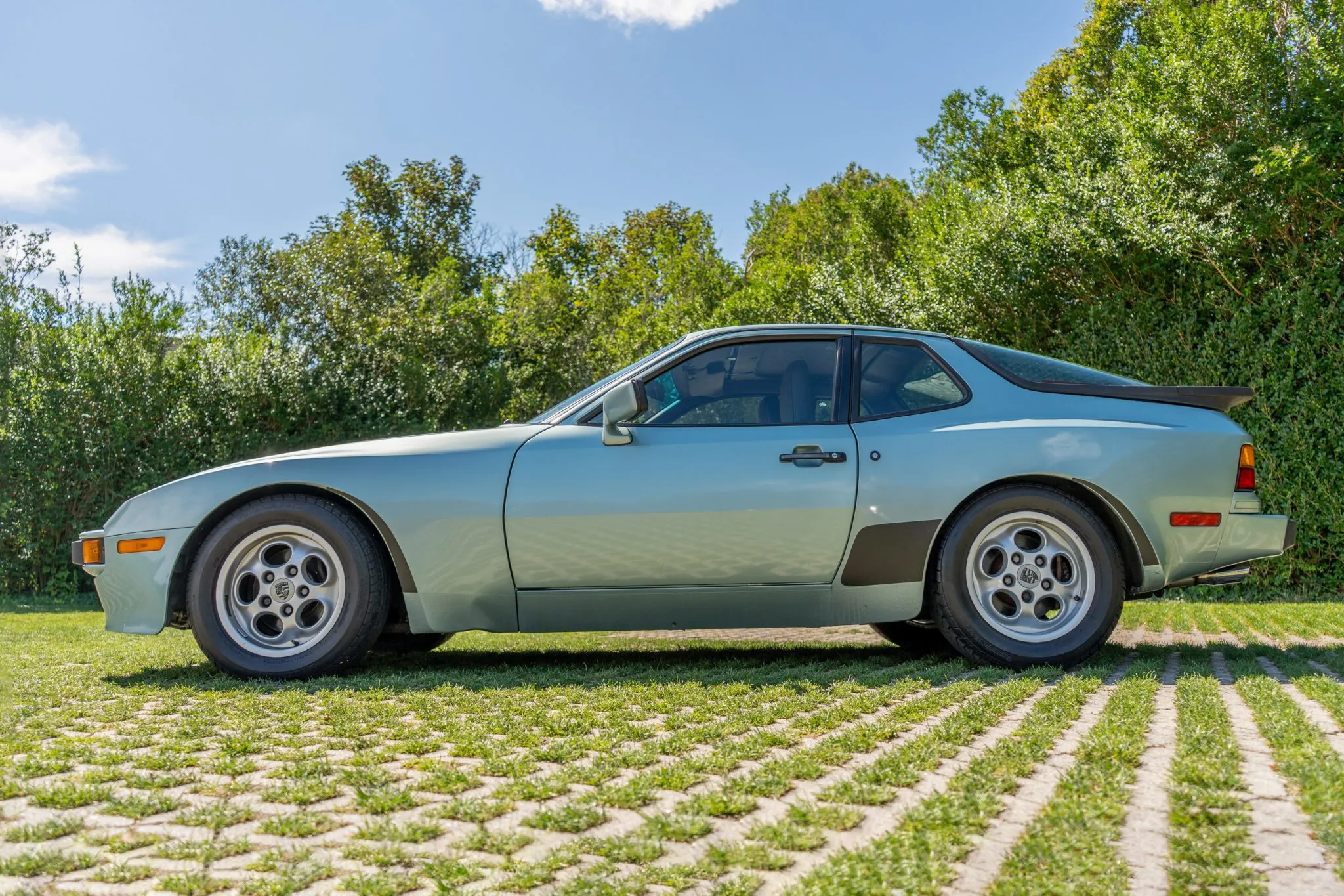 Load larger image of 1985 Porsche 944 - Stuttcars Classified