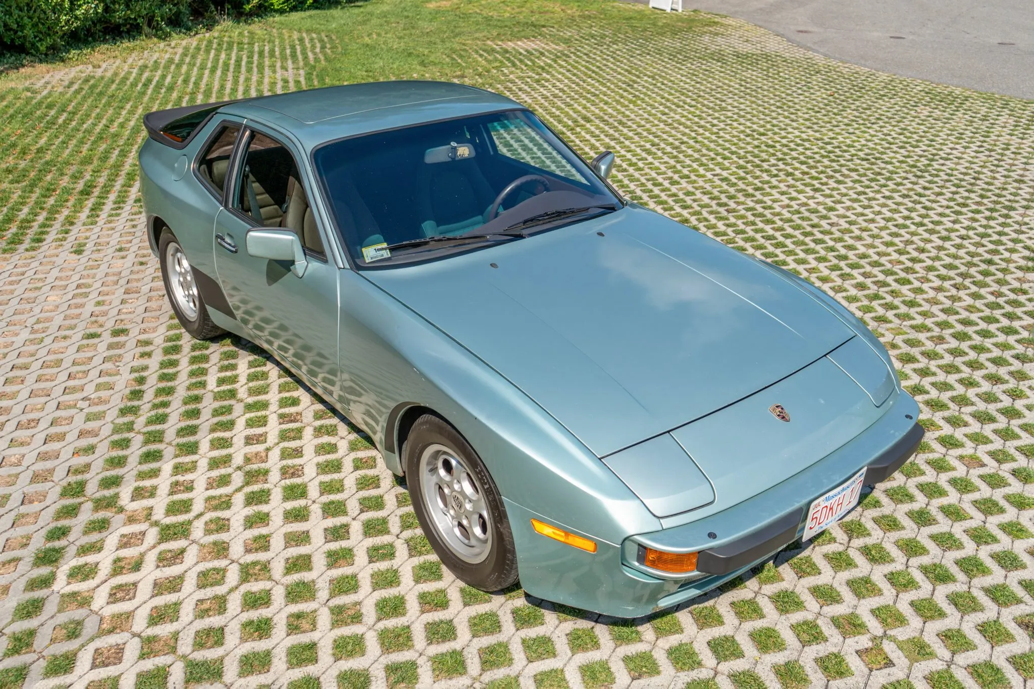 Load larger image of 1985 Porsche 944 - Stuttcars Classified