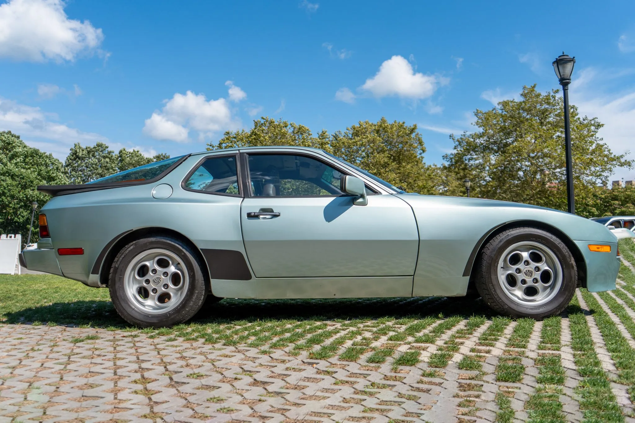 Load larger image of 1985 Porsche 944 - Stuttcars Classified