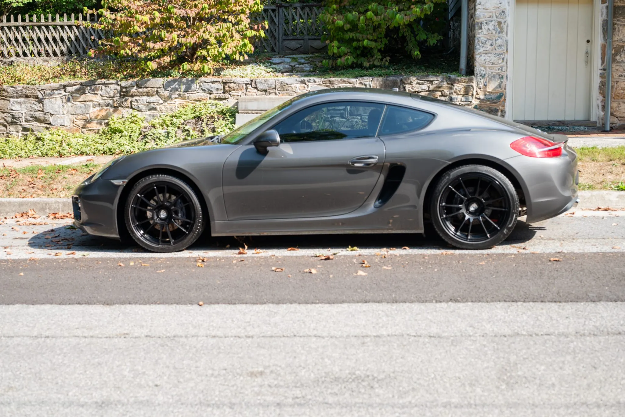 Load larger image of 2014 Porsche Cayman - Stuttcars Classified