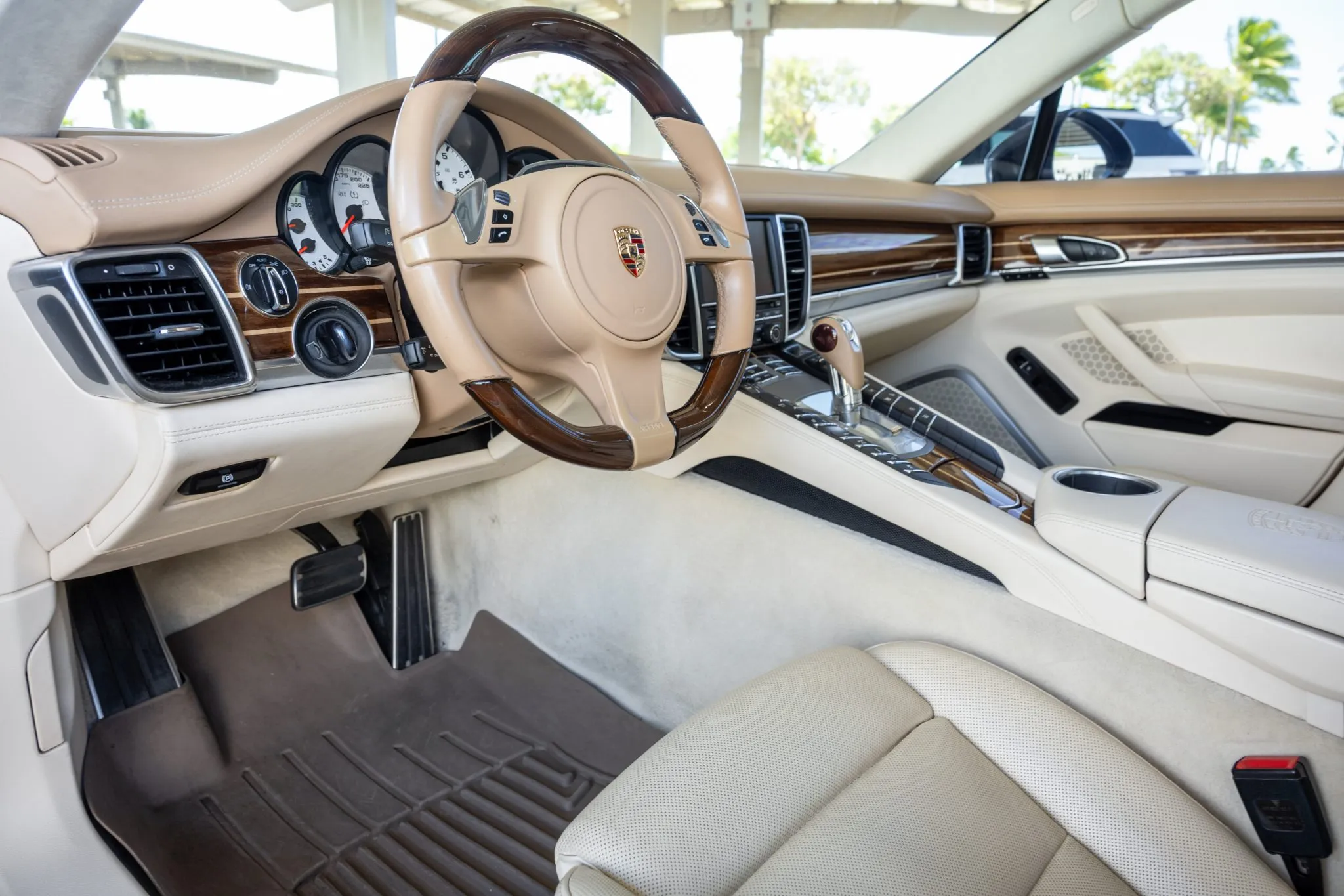 Load larger image of 2014 Porsche Panamera Turbo S Executive - Stuttcars Classified