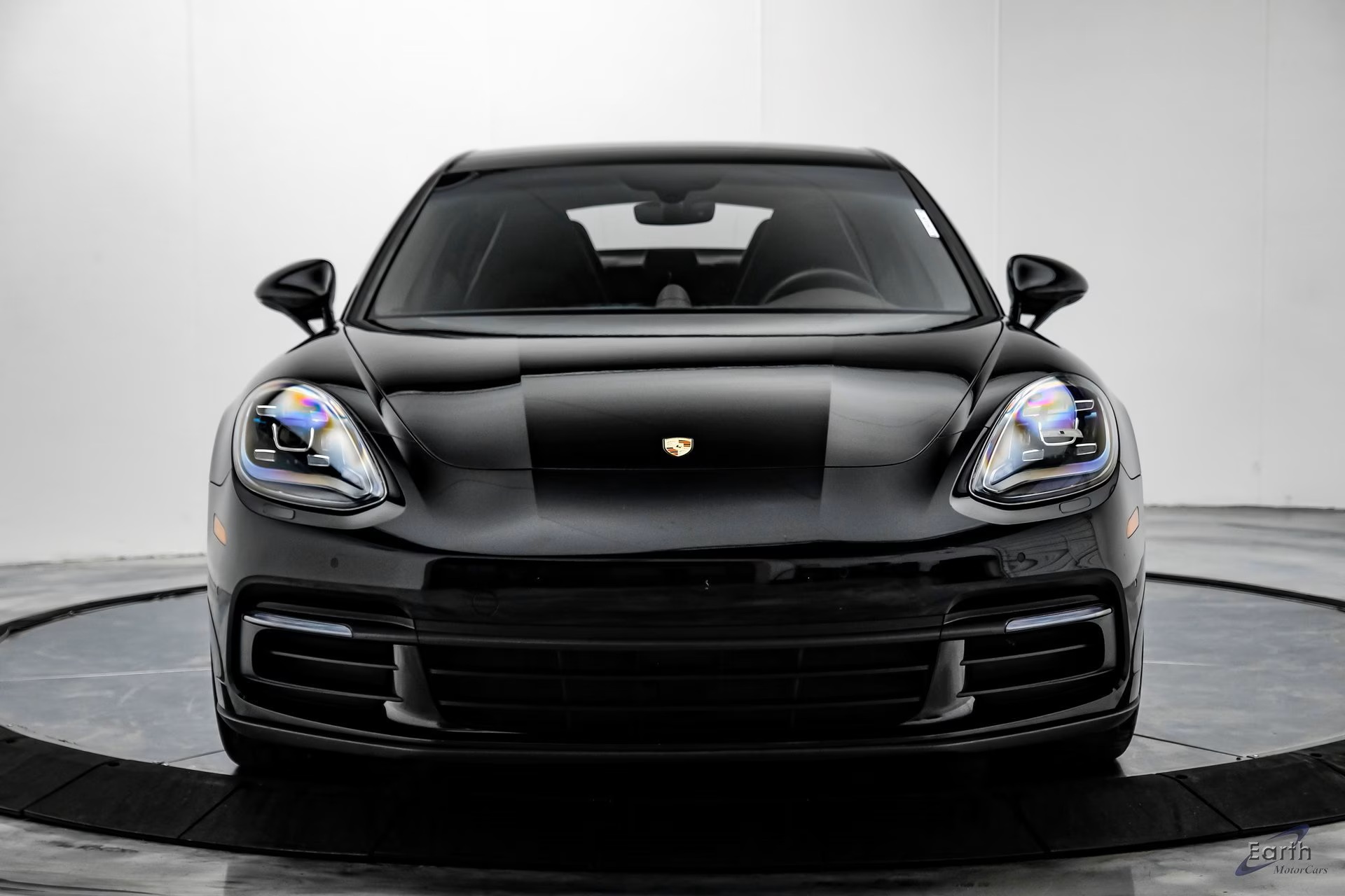 Load larger image of 2019 Porsche Panamera - Stuttcars Classified