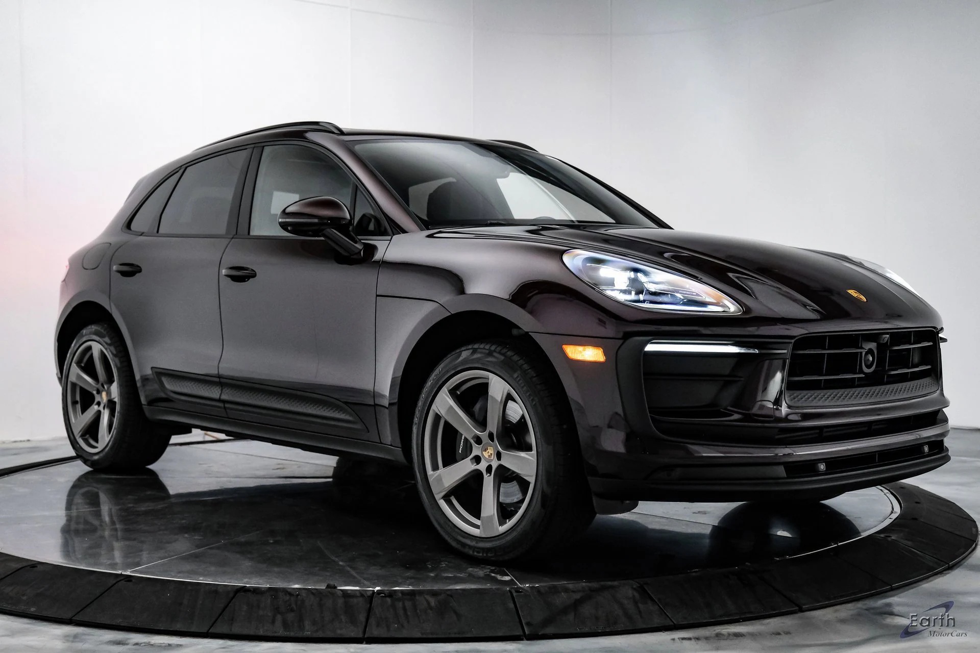 Load larger image of 2024 Porsche Macan - Stuttcars Classified