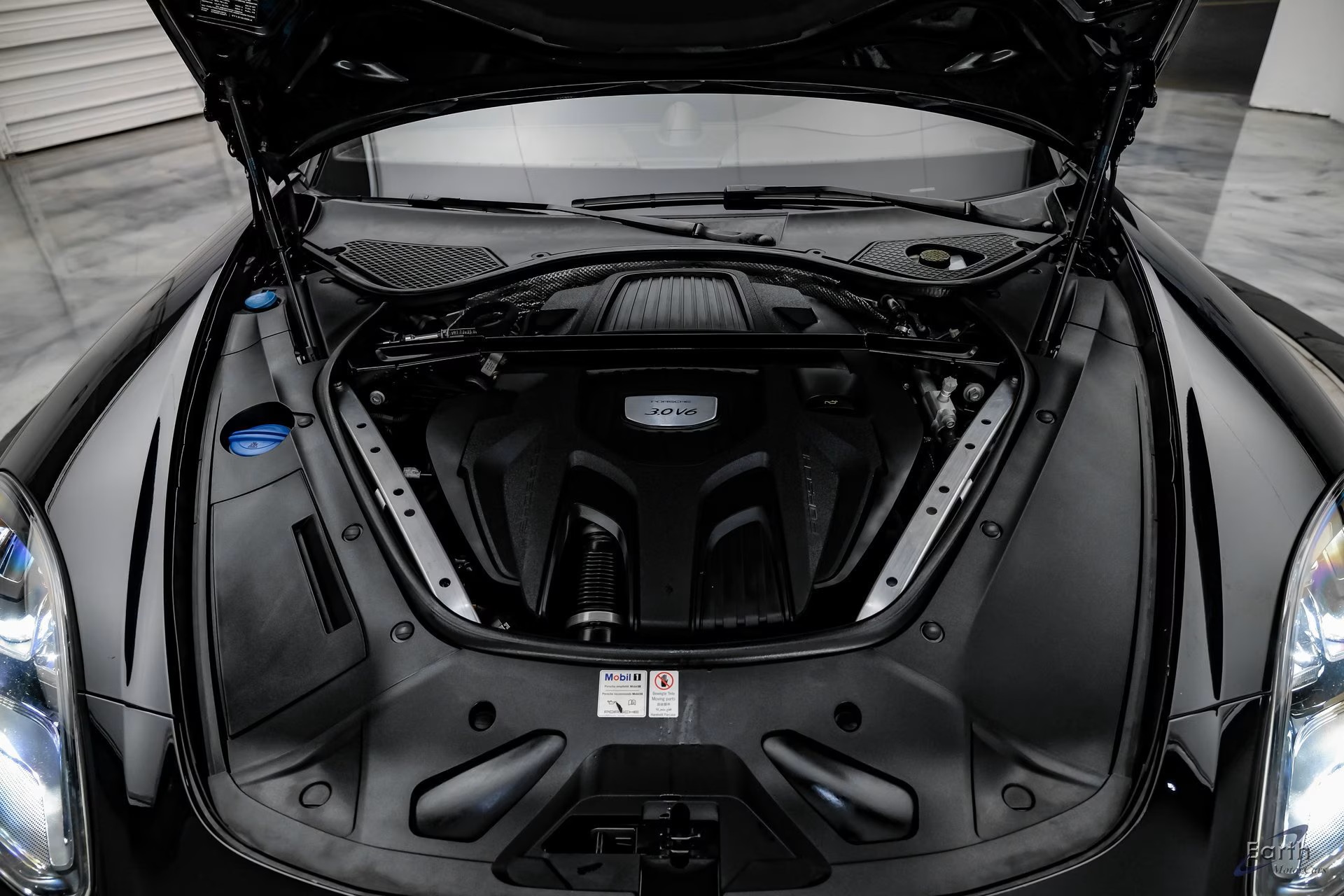 Load larger image of 2019 Porsche Panamera - Stuttcars Classified