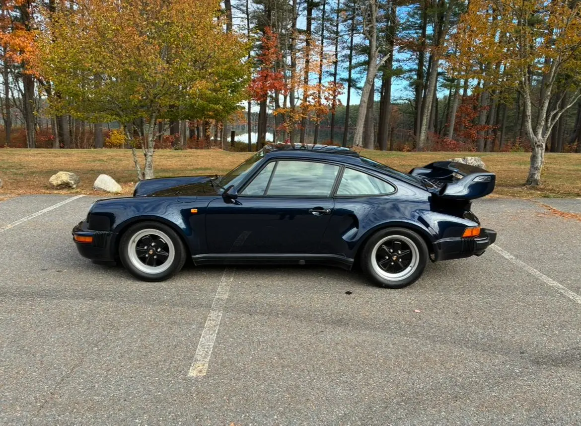 Load larger image of RoW 1982 Porsche 911SC Coupe Twin-Plug 3.2L - Stuttcars Classified