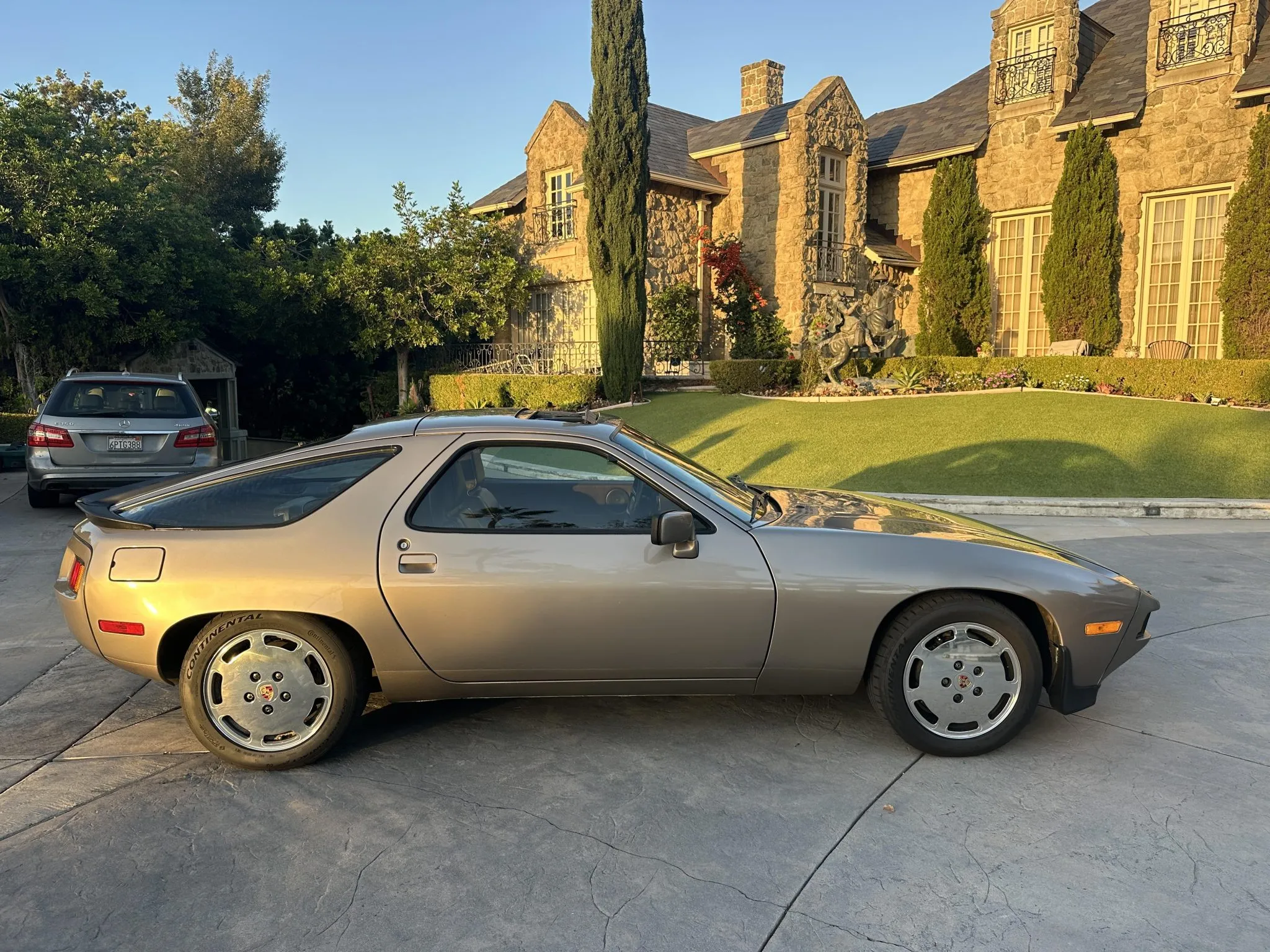 Load larger image of 1984 Porsche 928S - Stuttcars Classified