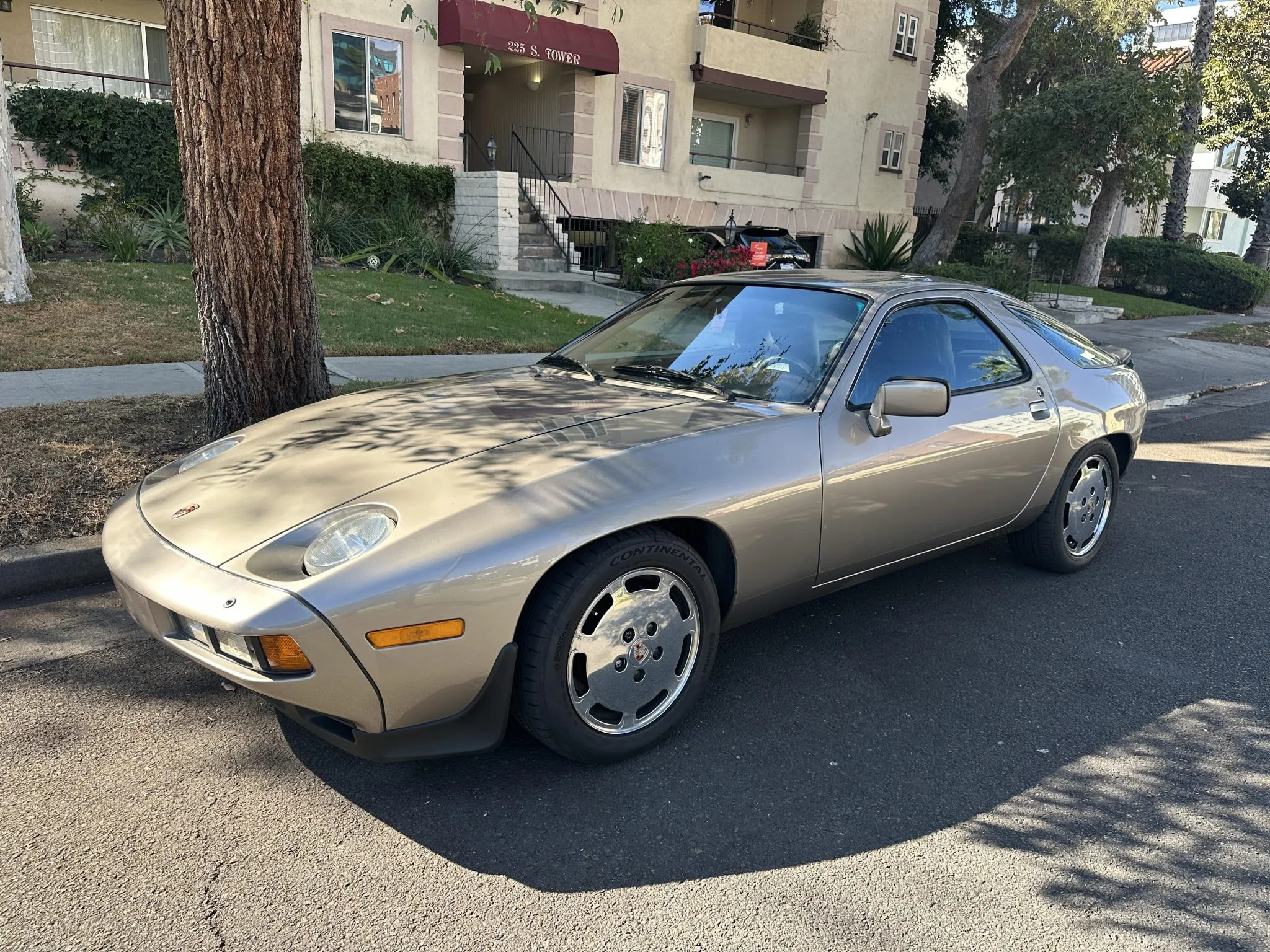Load larger image of 1984 Porsche 928S - Stuttcars Classified