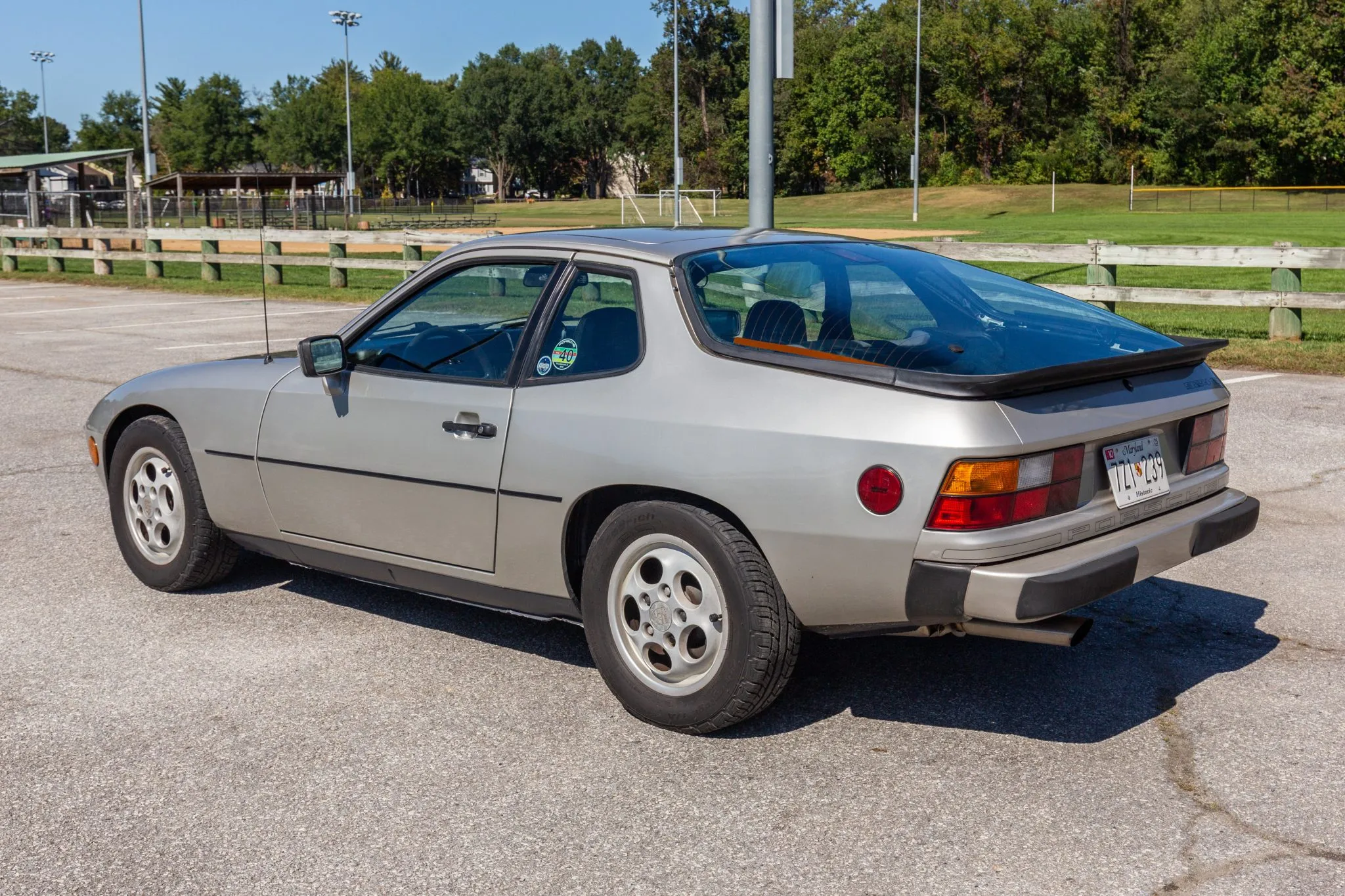 Load larger image of 1987 Porsche 924S - Stuttcars Classified