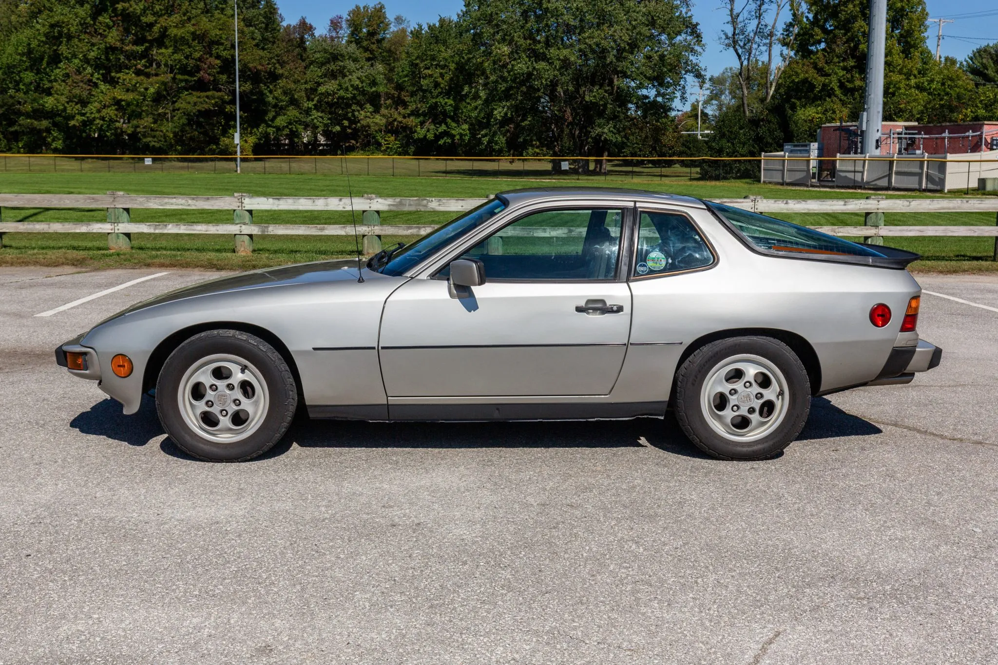 Load larger image of 1987 Porsche 924S - Stuttcars Classified