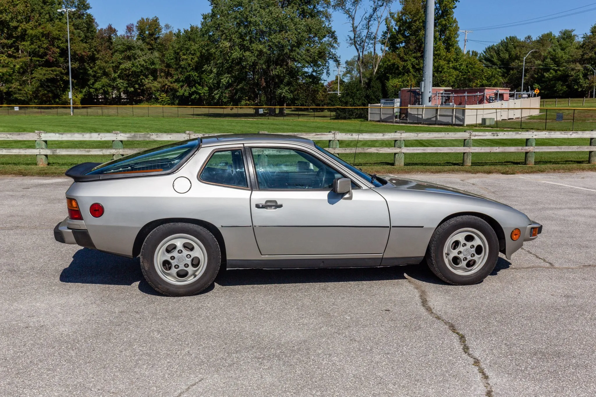 Load larger image of 1987 Porsche 924S - Stuttcars Classified