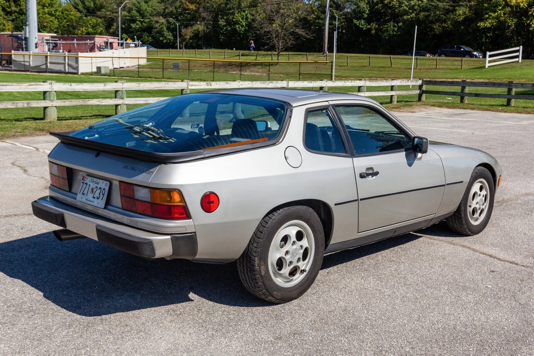 Load larger image of 1987 Porsche 924S - Stuttcars Classified