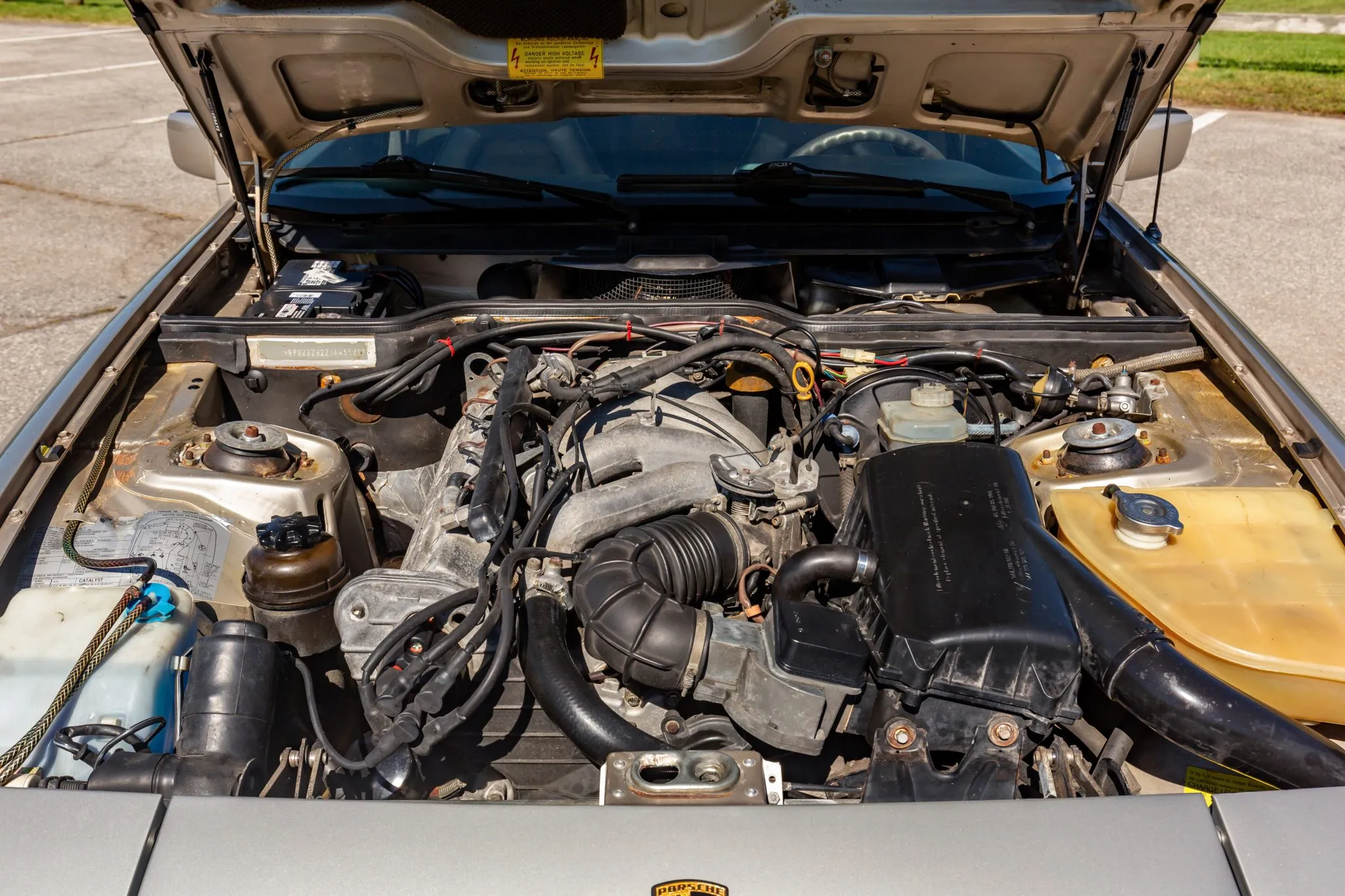Load larger image of 1987 Porsche 924S - Stuttcars Classified