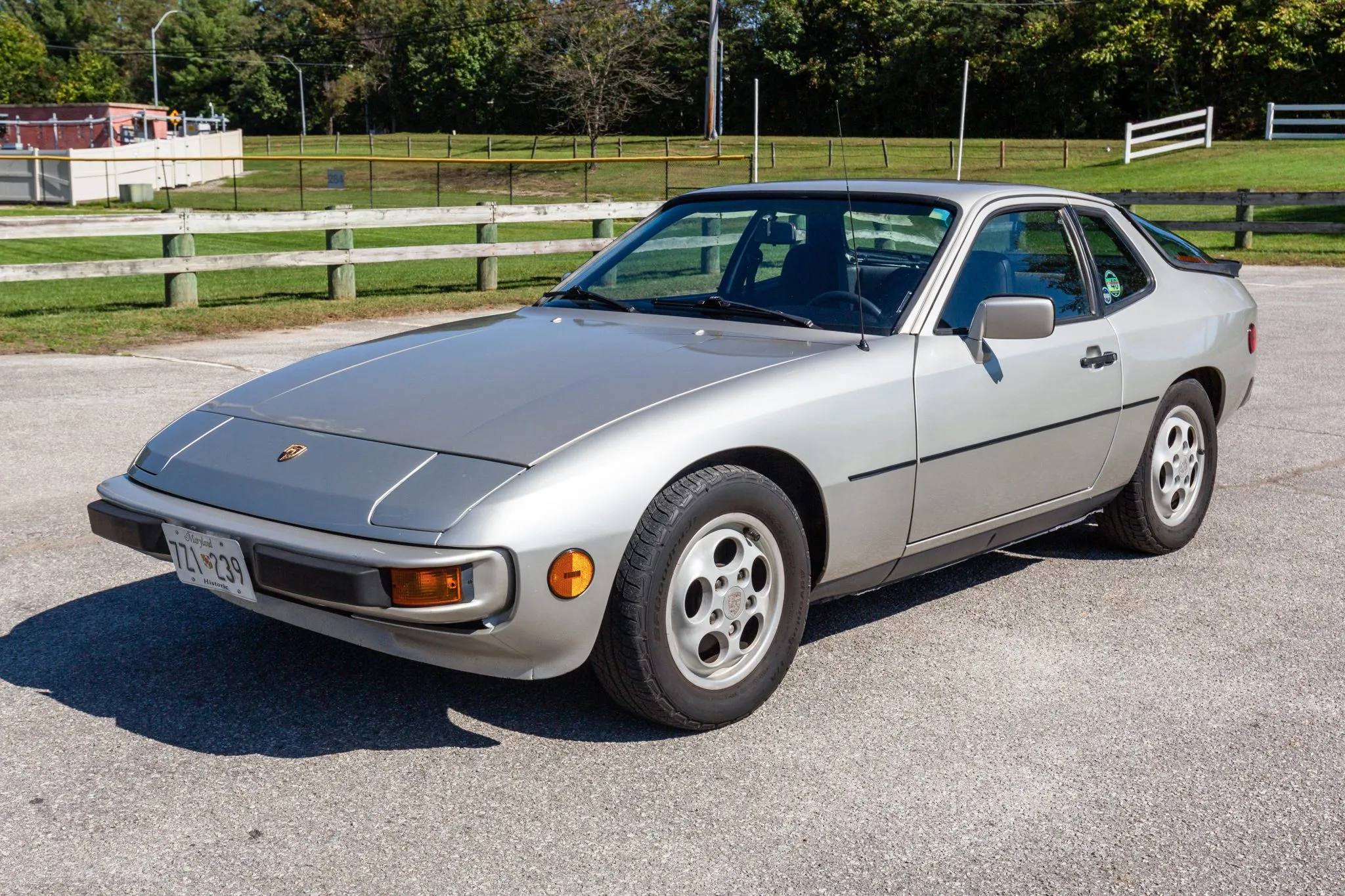 Load larger image of 1987 Porsche 924S - Stuttcars Classified