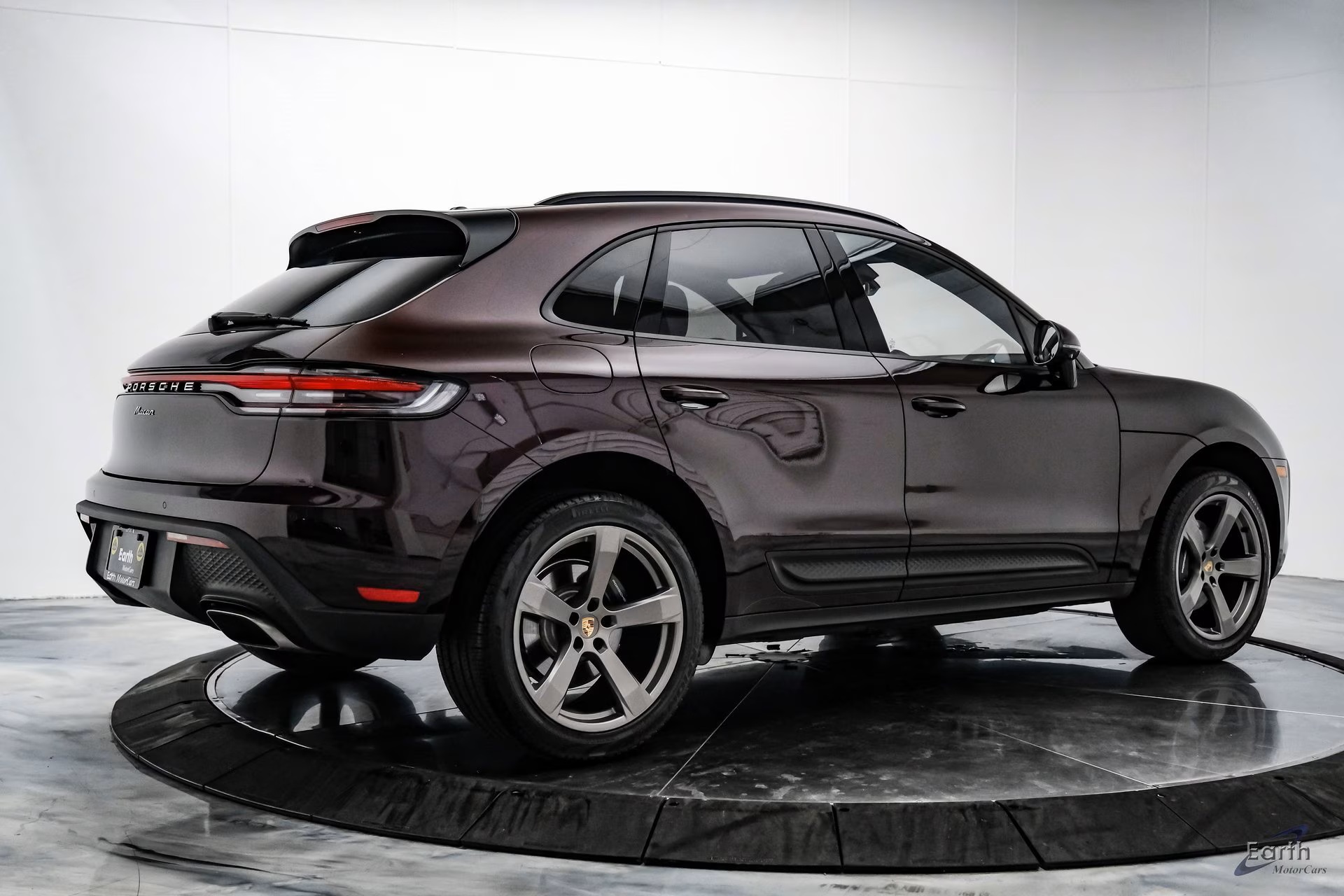 Load larger image of 2024 Porsche Macan - Stuttcars Classified