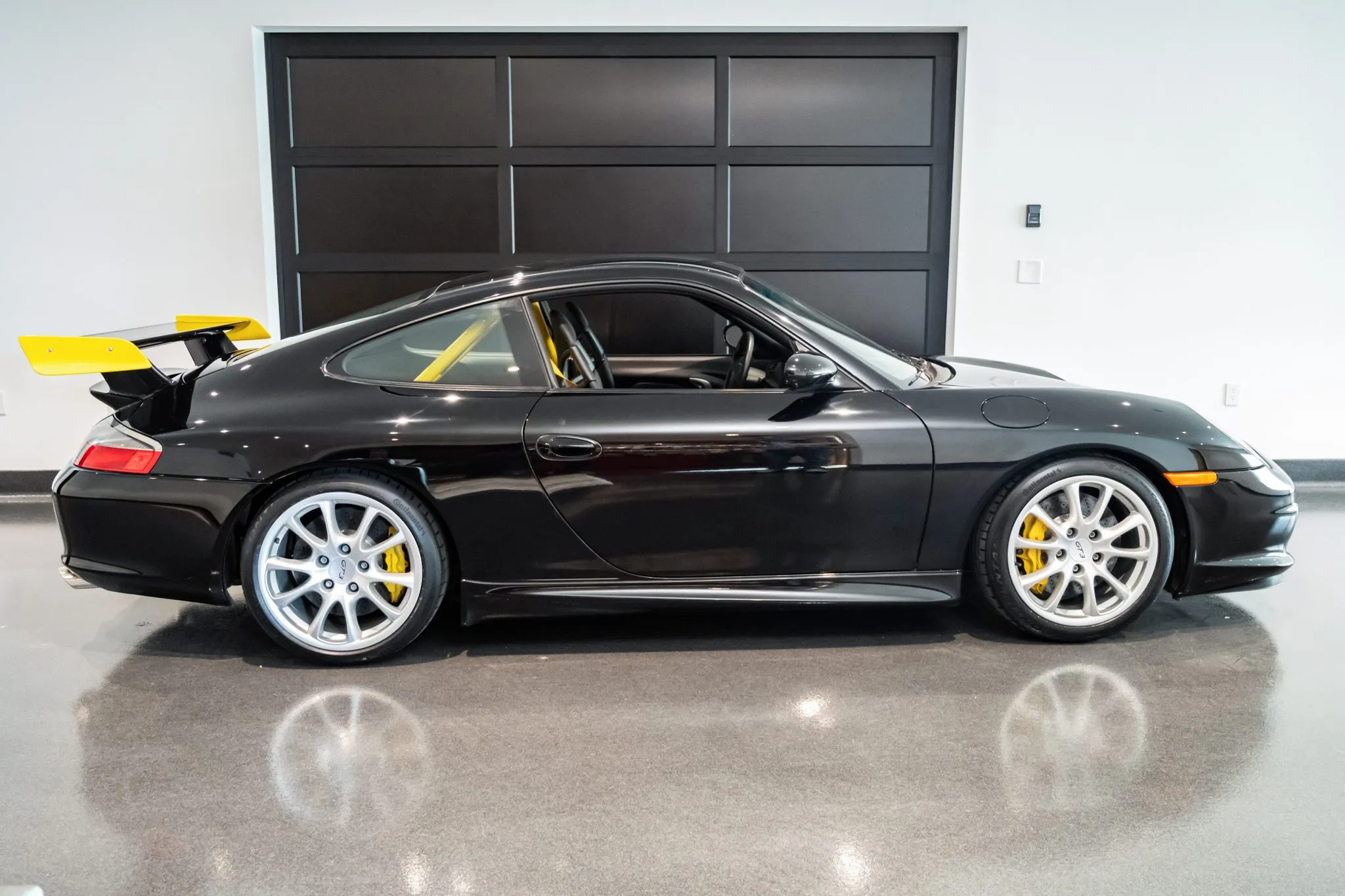 Load larger image of 2004 Porsche 911 GT3 - Stuttcars Classified