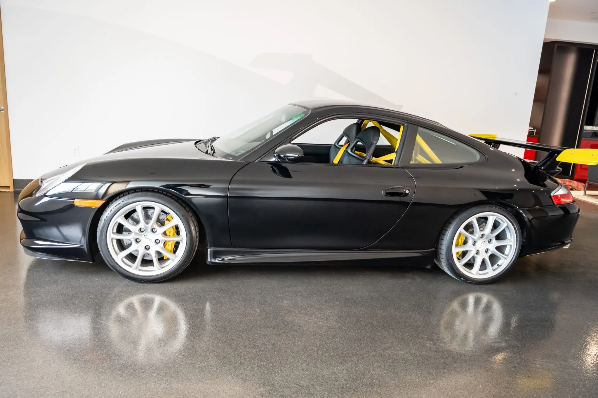 Load larger image of 2004 Porsche 911 GT3 - Stuttcars Classified