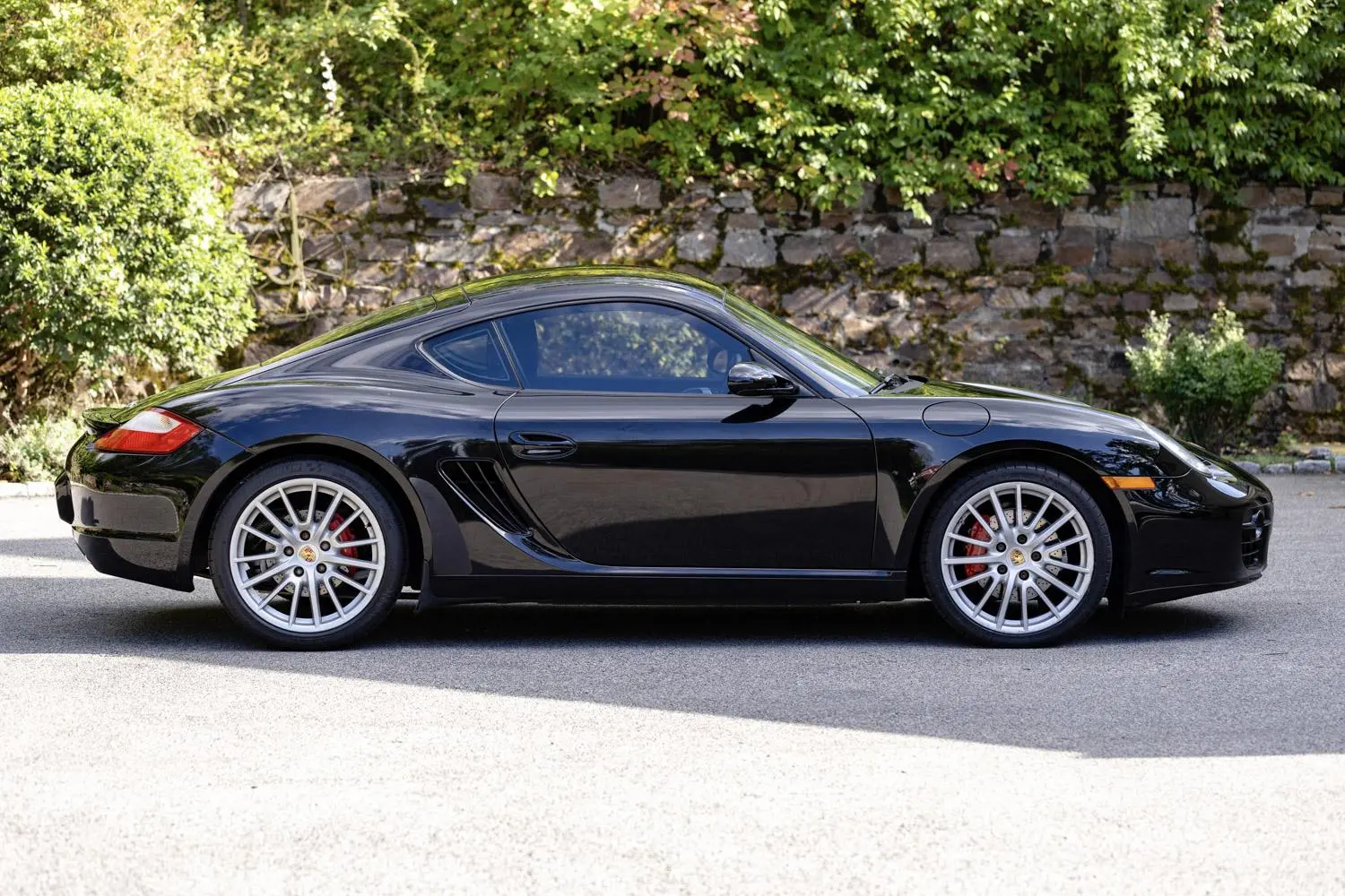 Load larger image of 2008 Porsche Cayman S - Stuttcars Classified