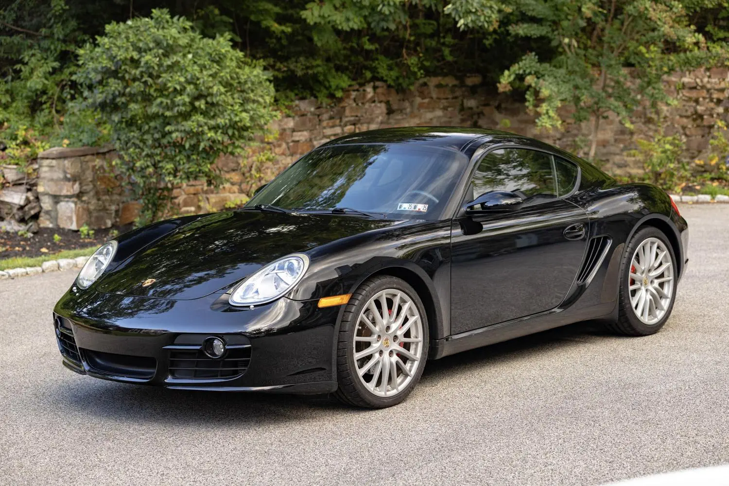 Load larger image of 2008 Porsche Cayman S - Stuttcars Classified
