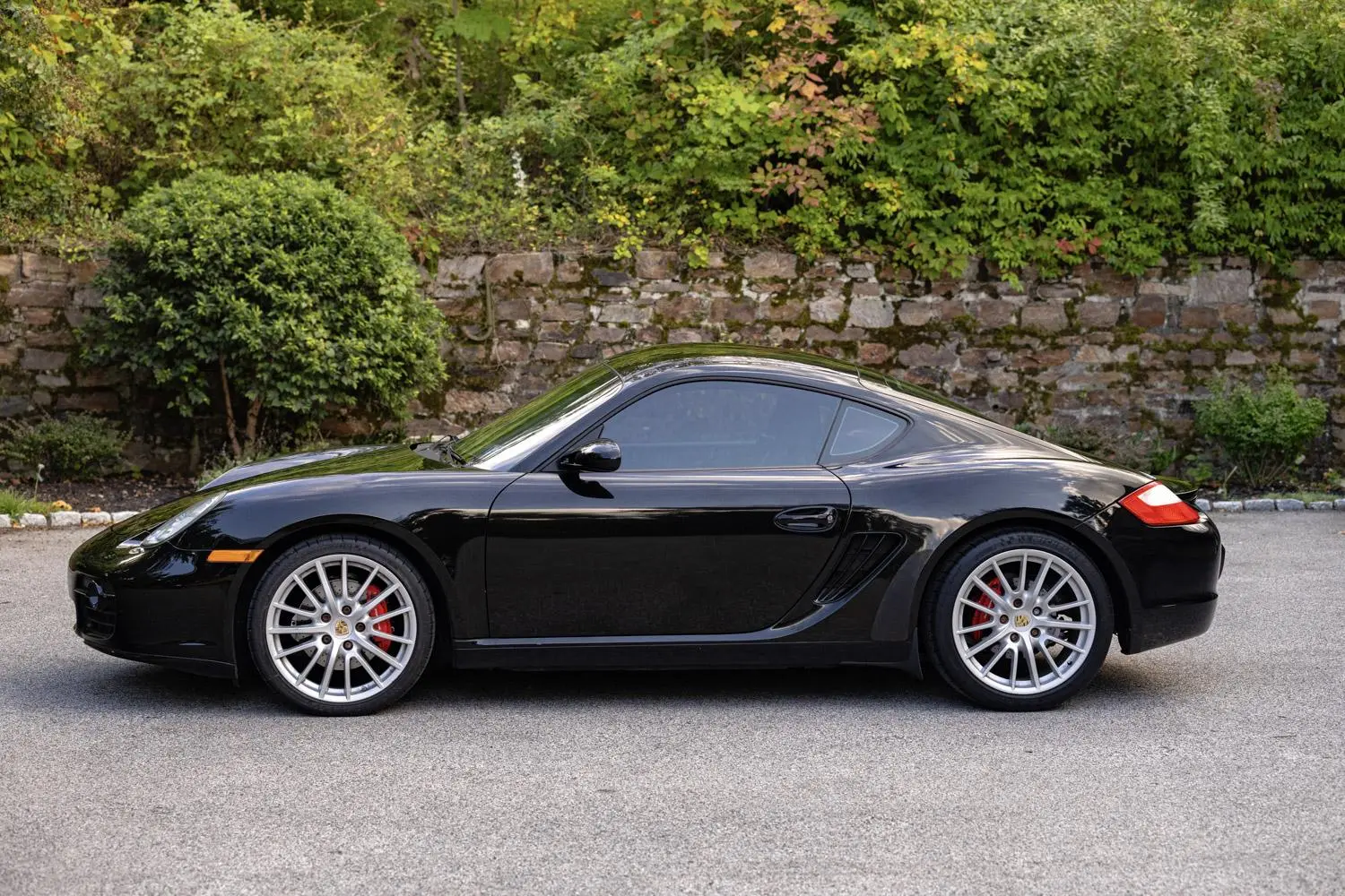 Load larger image of 2008 Porsche Cayman S - Stuttcars Classified