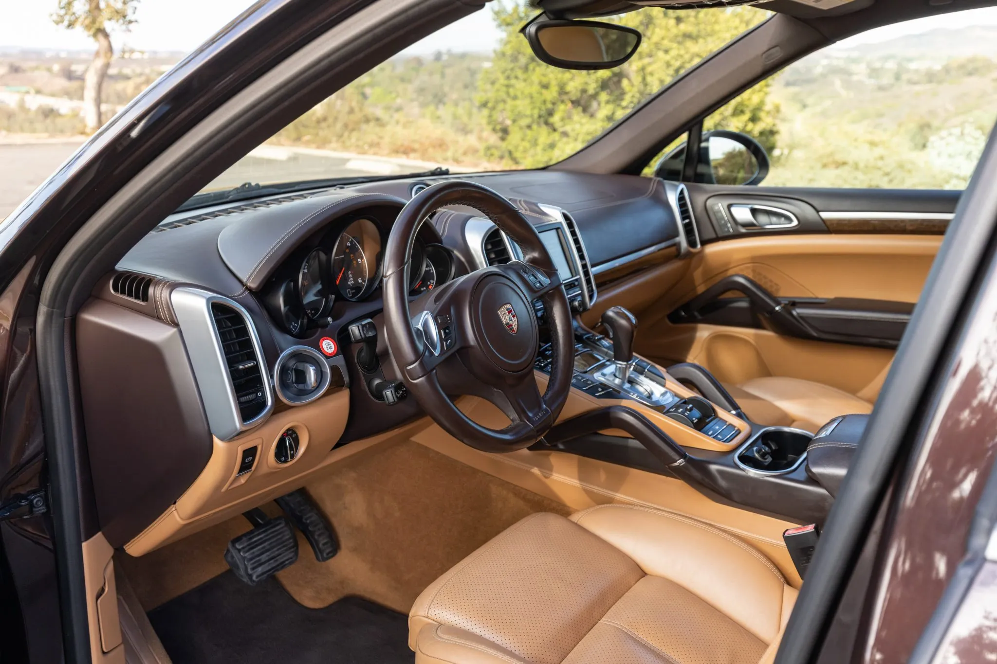 Load larger image of 2014 Porsche Cayenne Diesel Platinum Edition - Stuttcars Classified